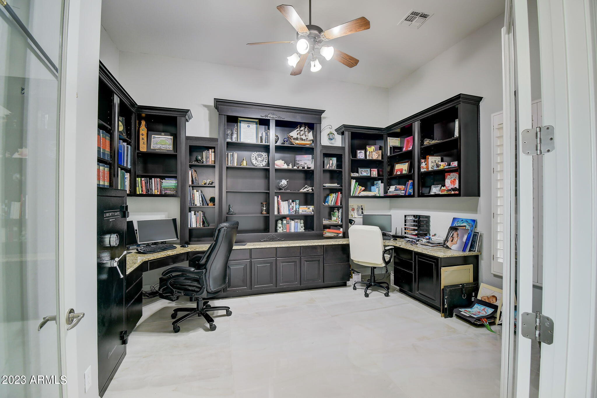 42139 N MOUNTAIN COVE Drive