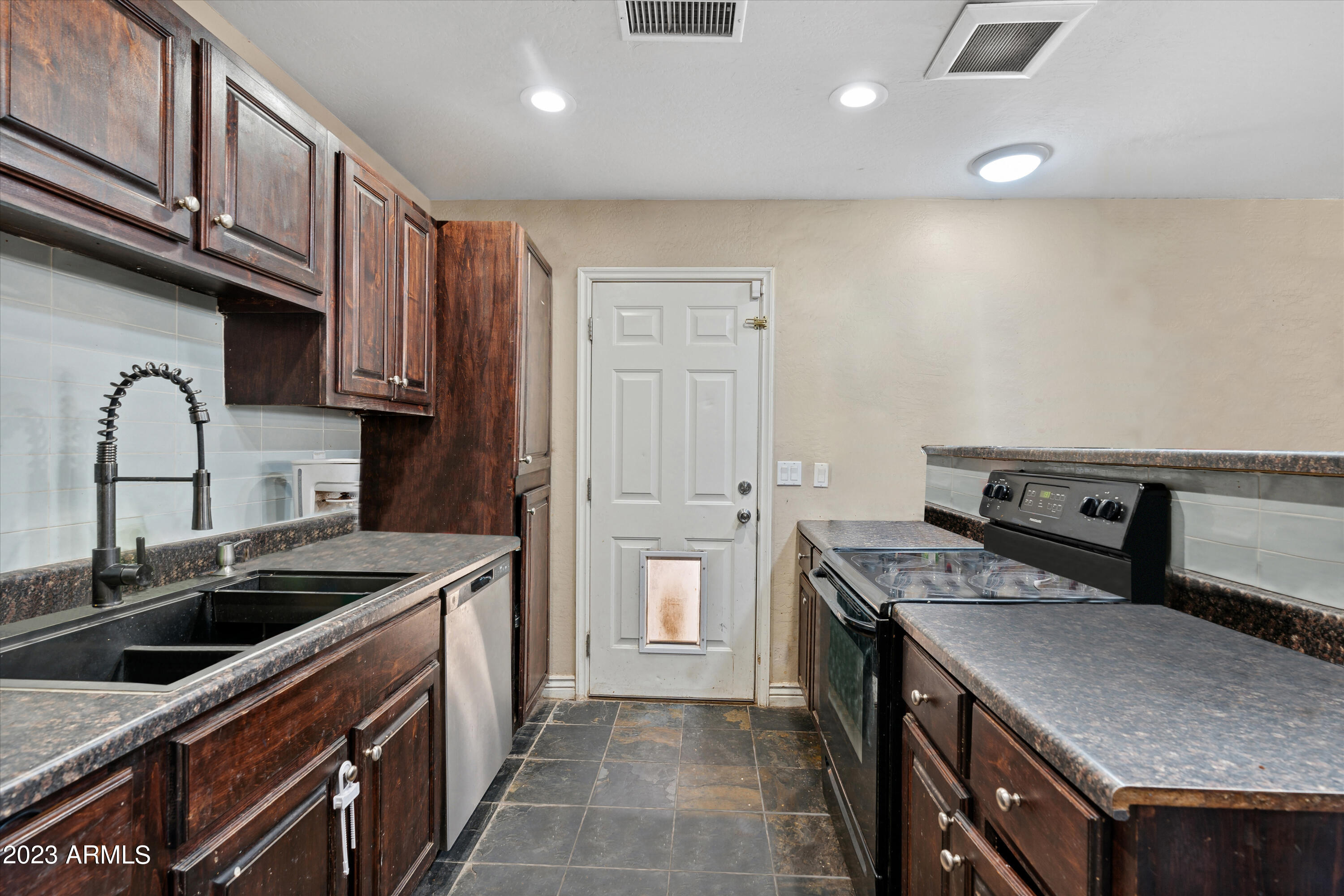 3327 W LAUREL Lane