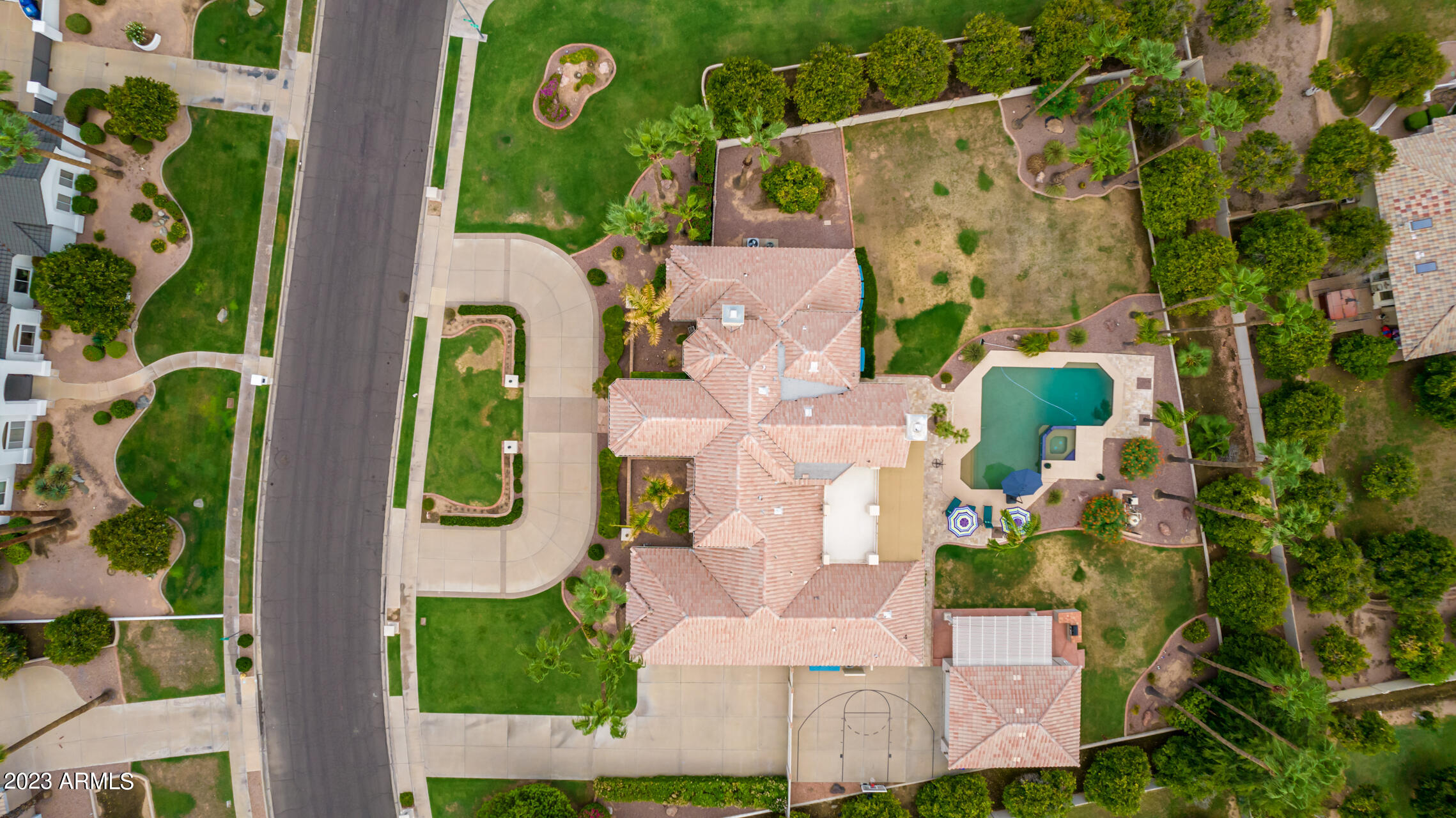 3943 E LAUREL Street
