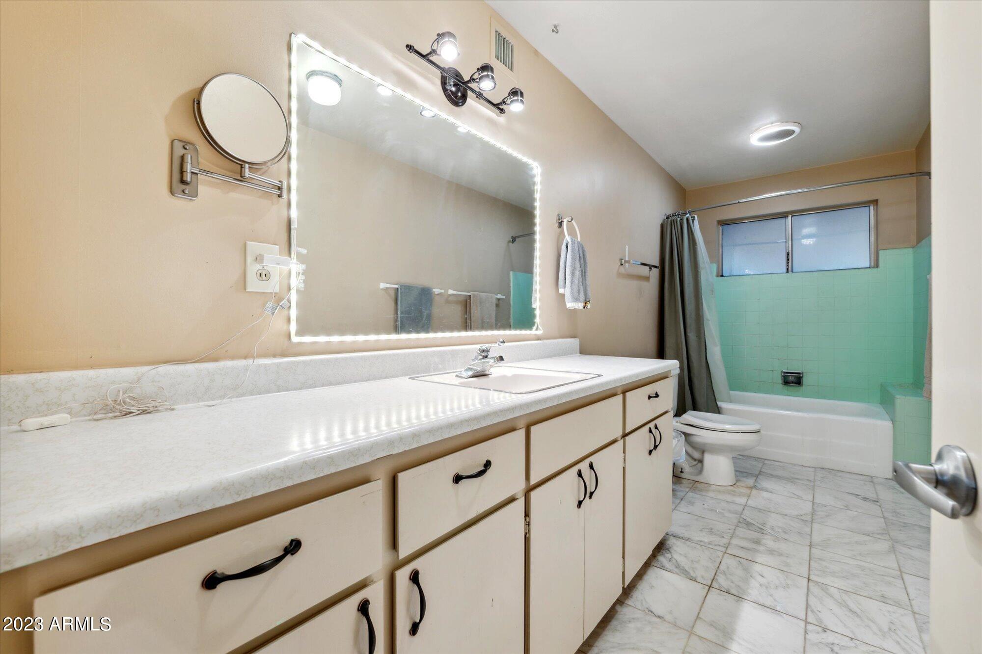 3021 E SHANGRI LA Road