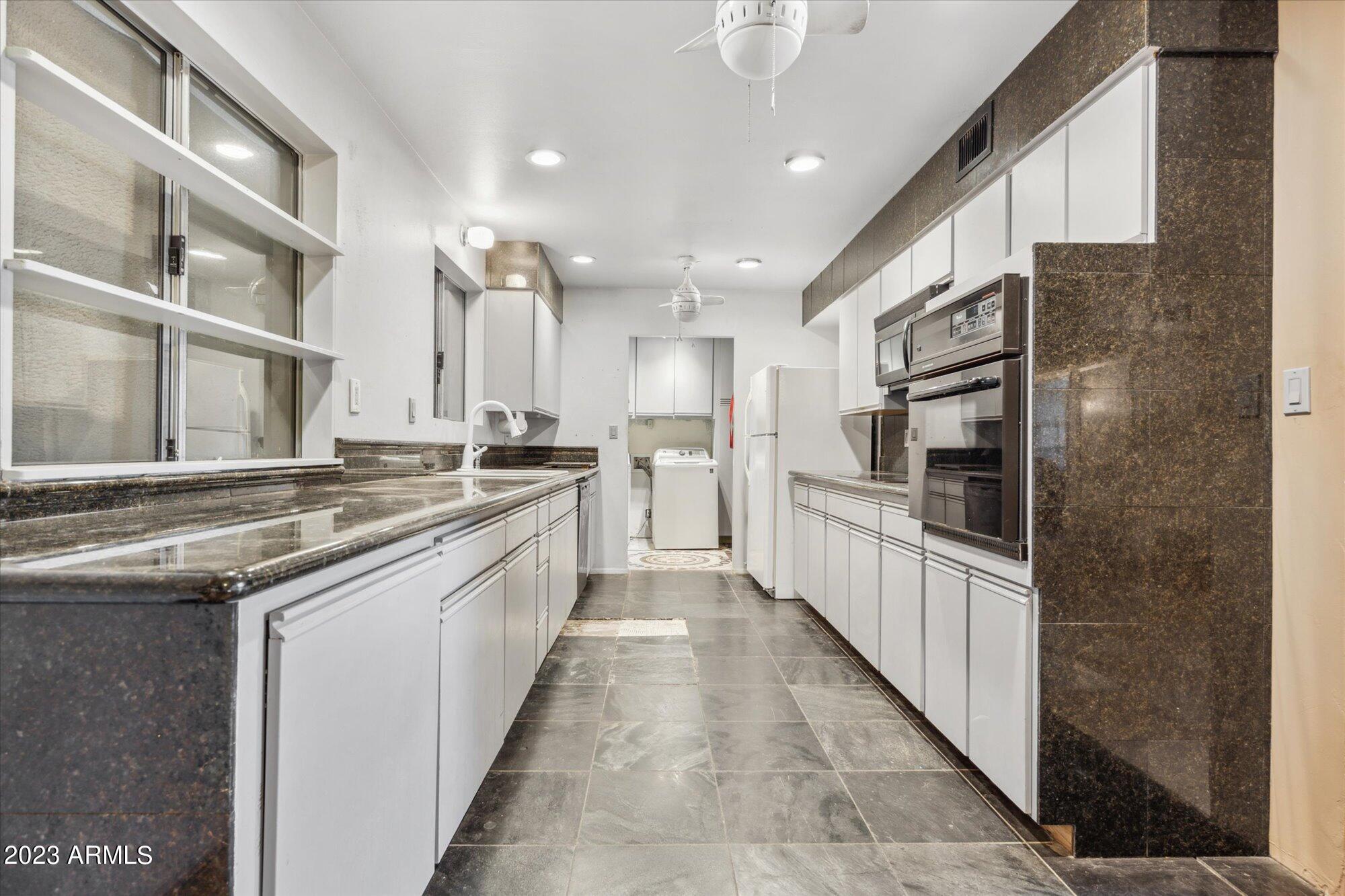 3021 E SHANGRI LA Road