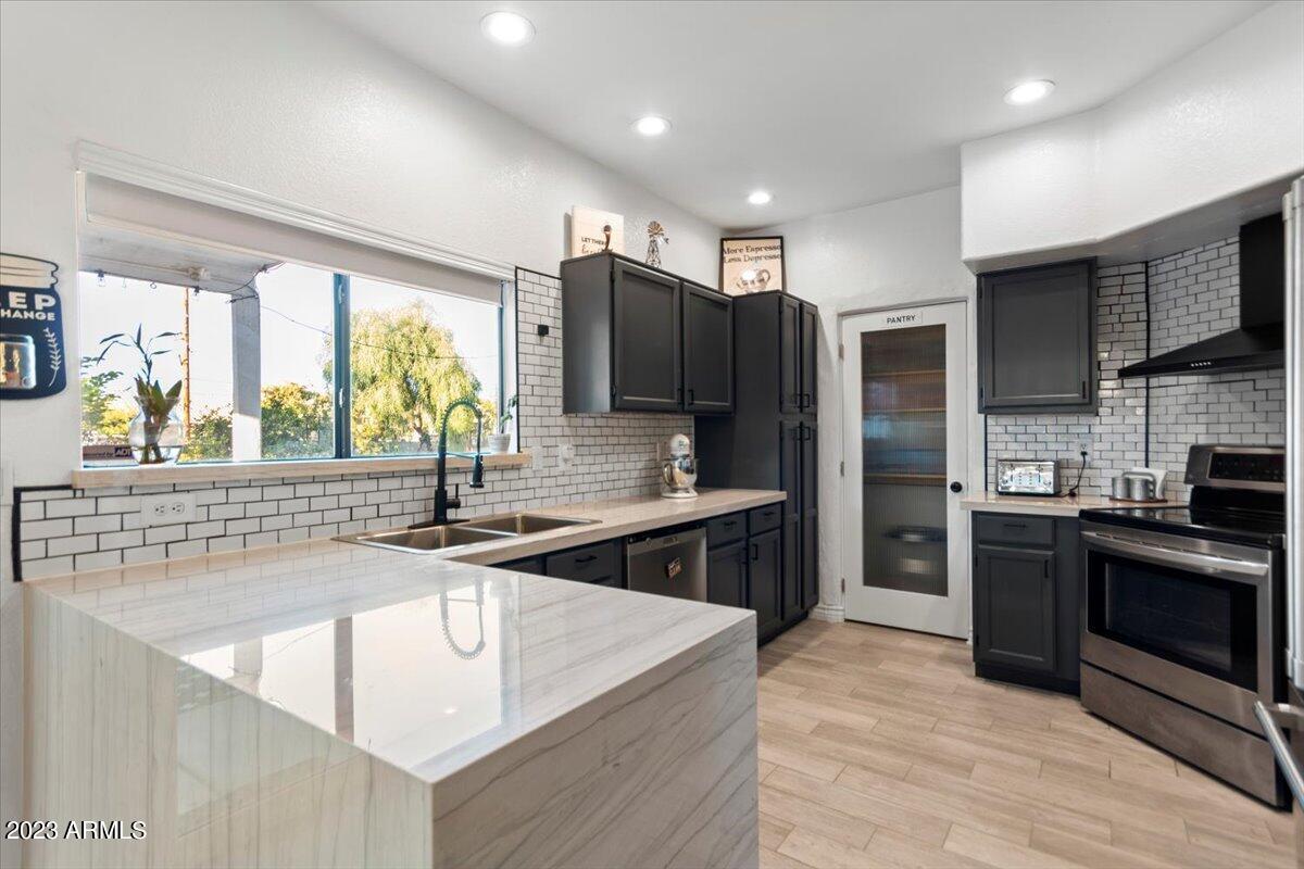 1238 W SEASCAPE Drive