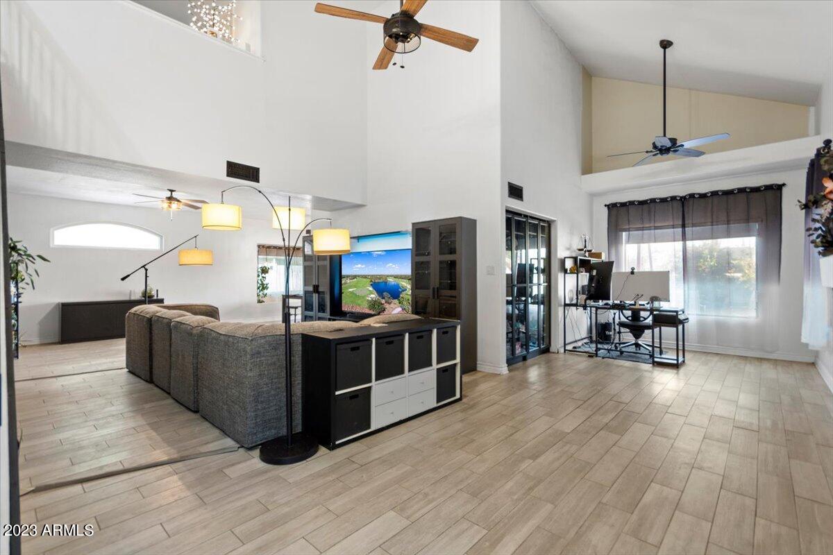 1238 W SEASCAPE Drive