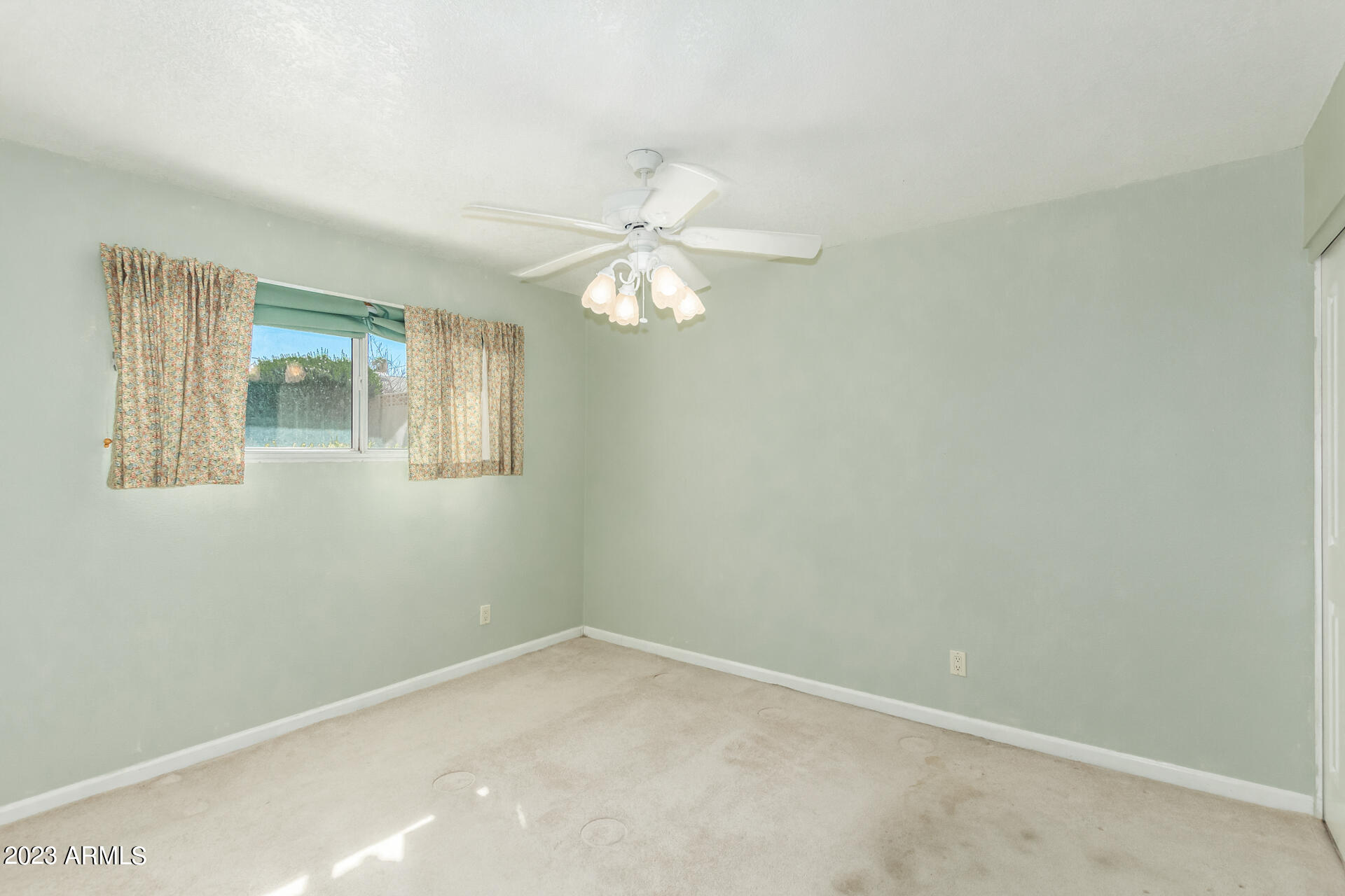 1113 E LODGE Drive