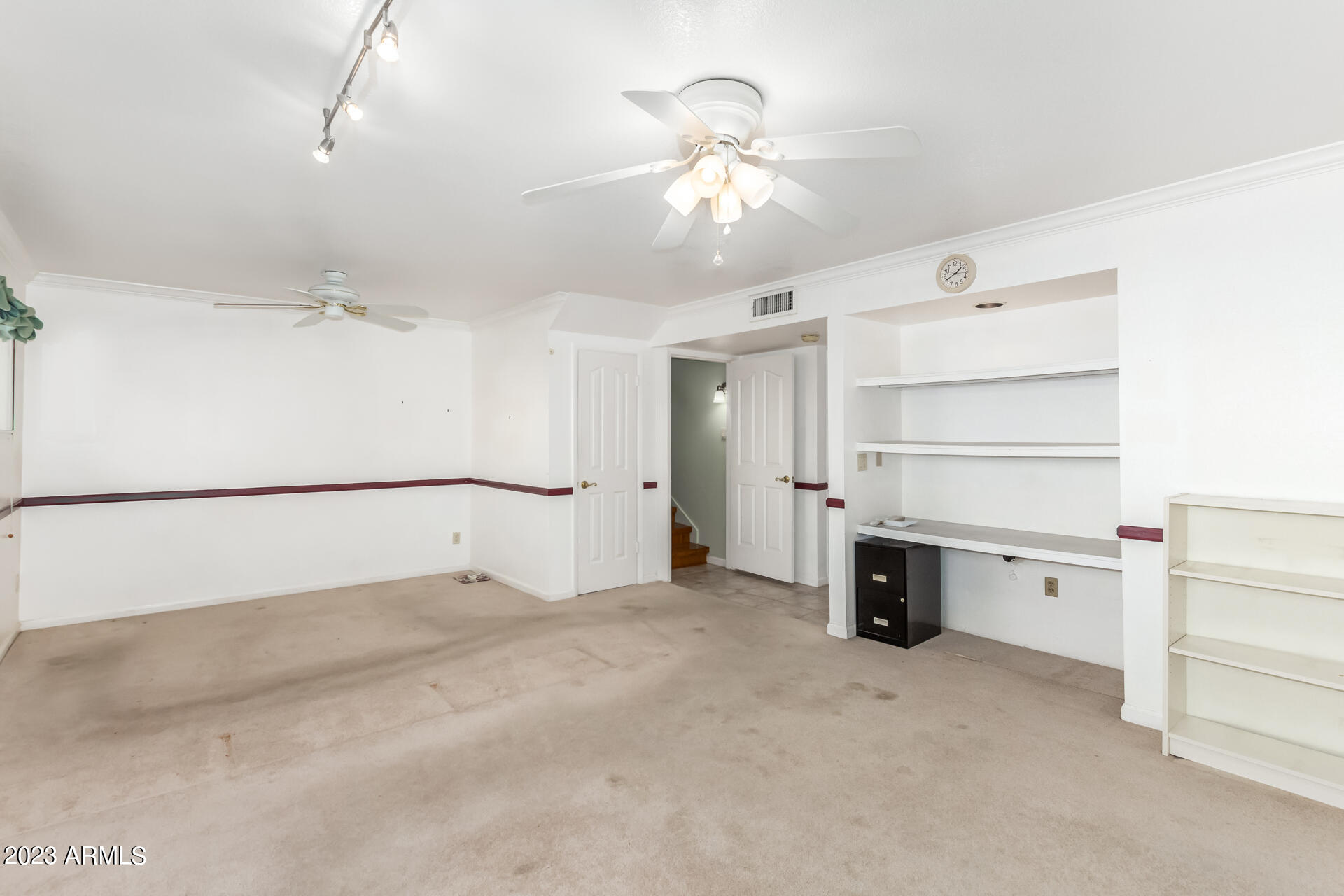 1113 E LODGE Drive