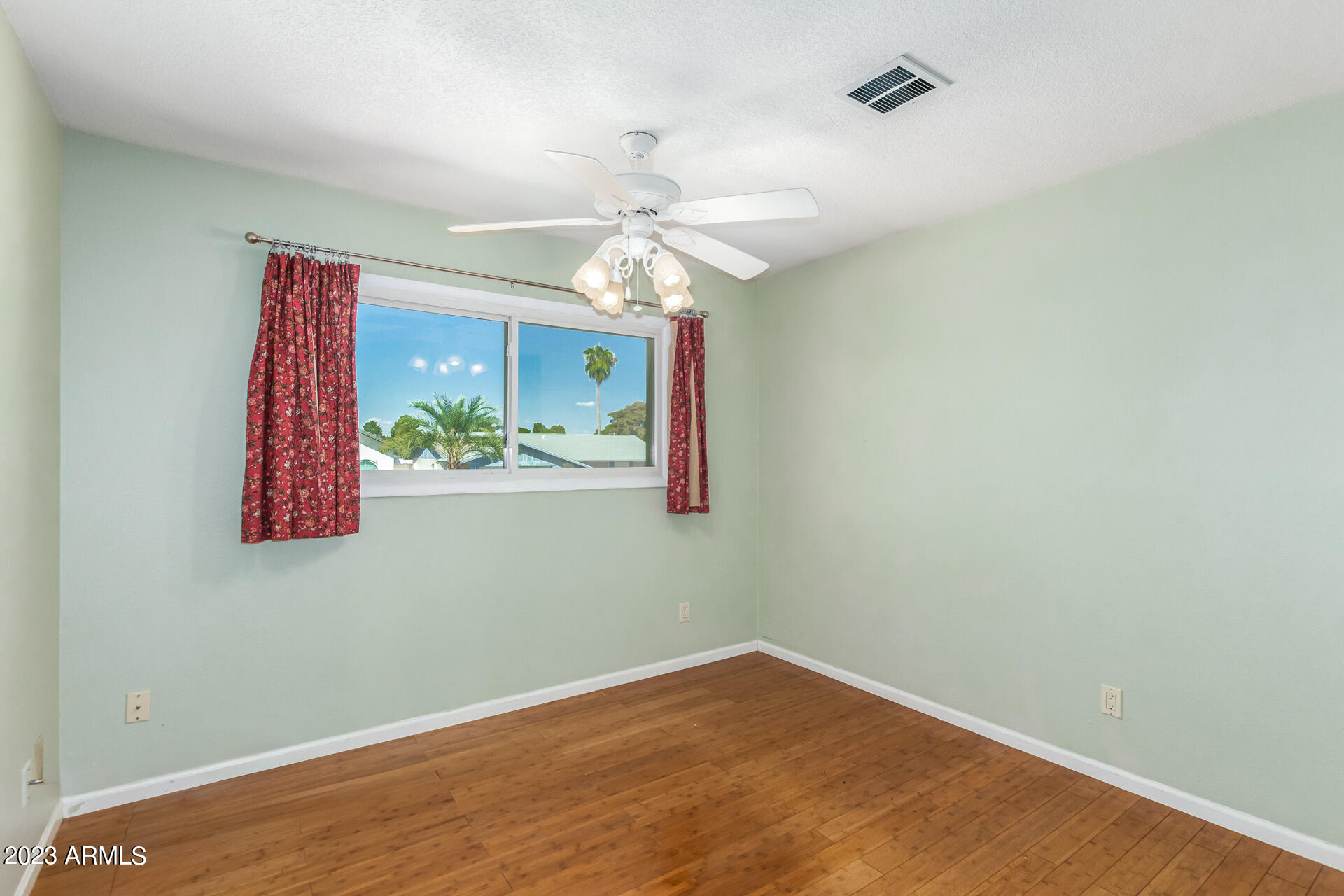 1113 E LODGE Drive