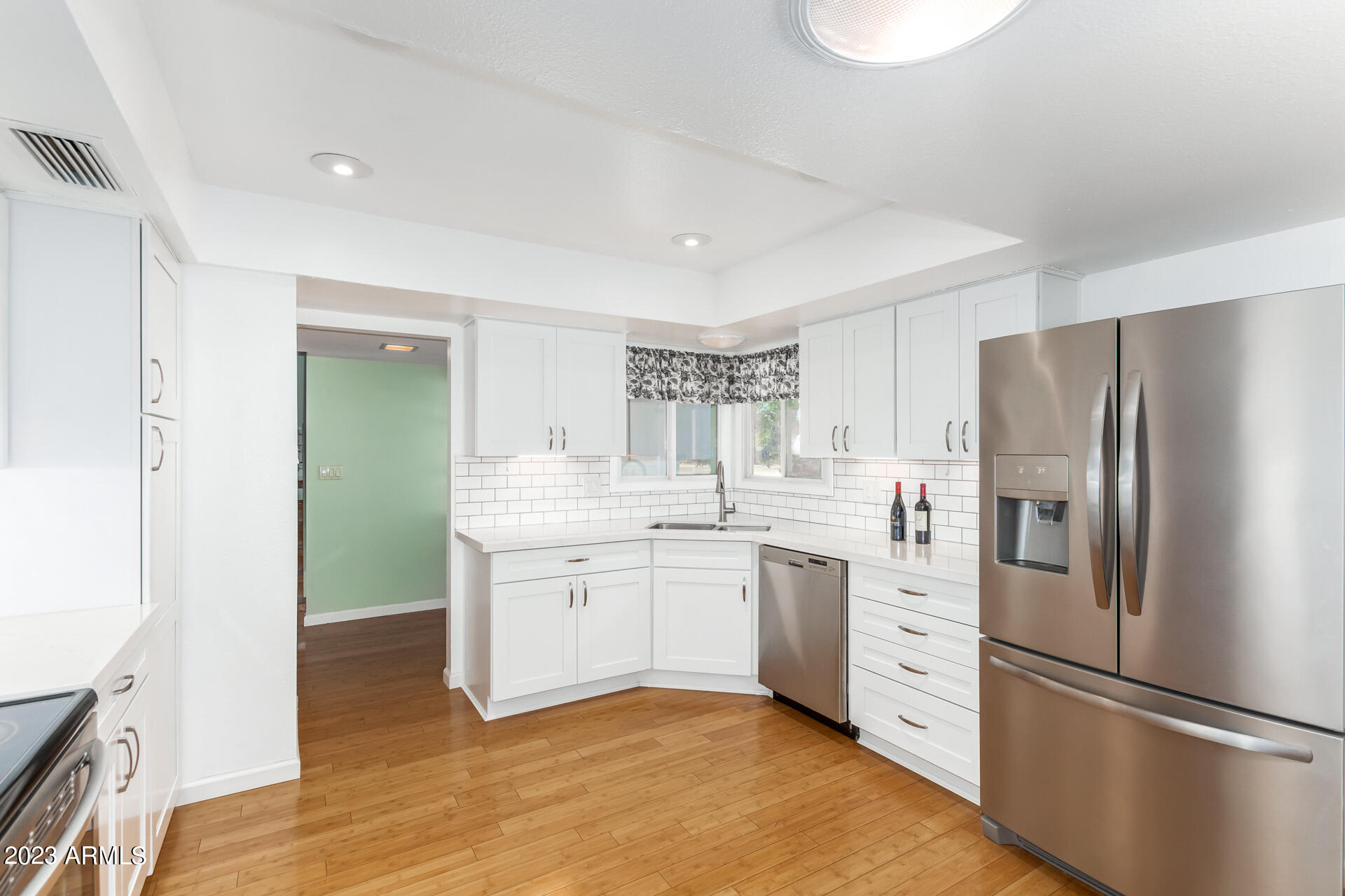 1113 E LODGE Drive