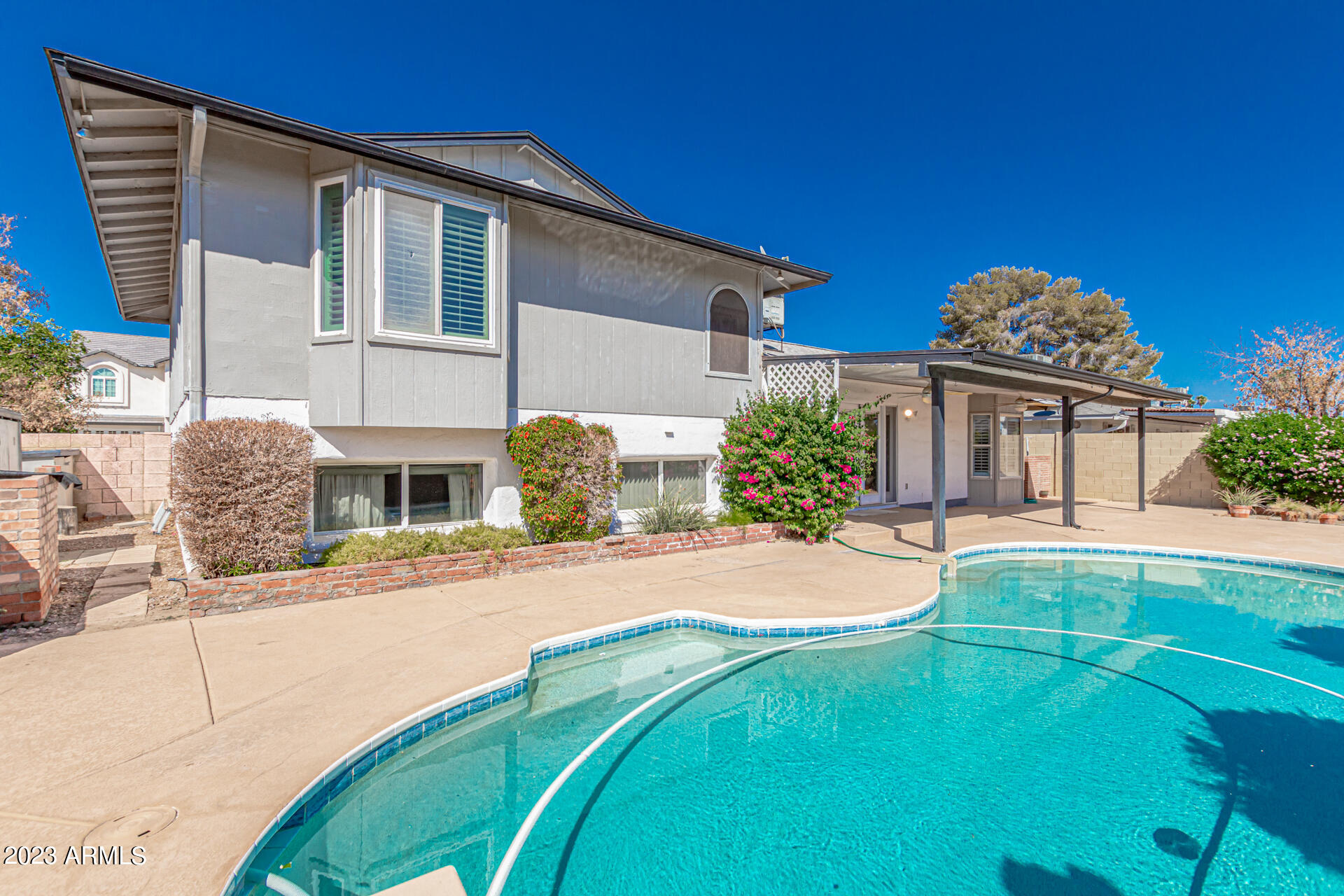 1113 E LODGE Drive
