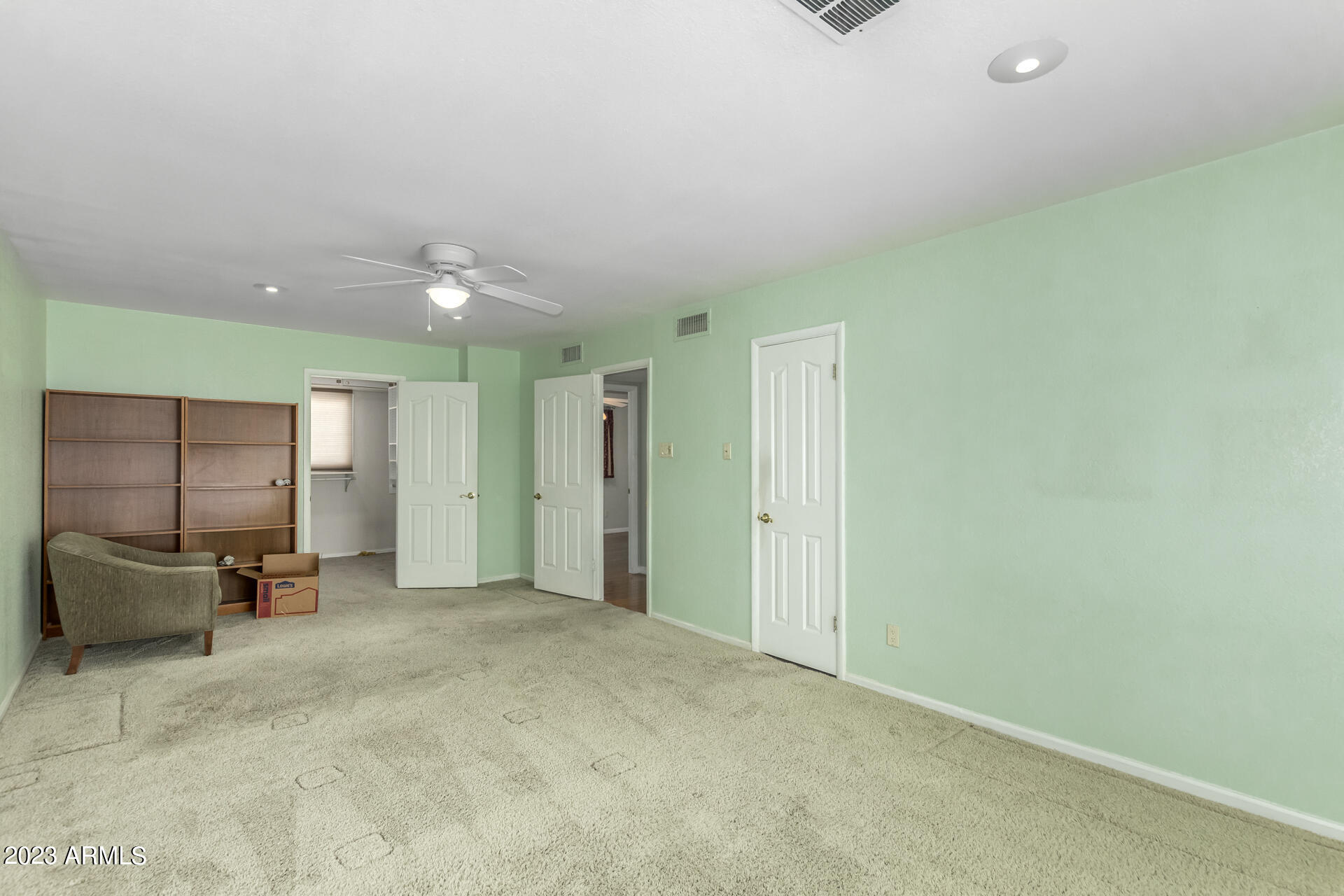 1113 E LODGE Drive