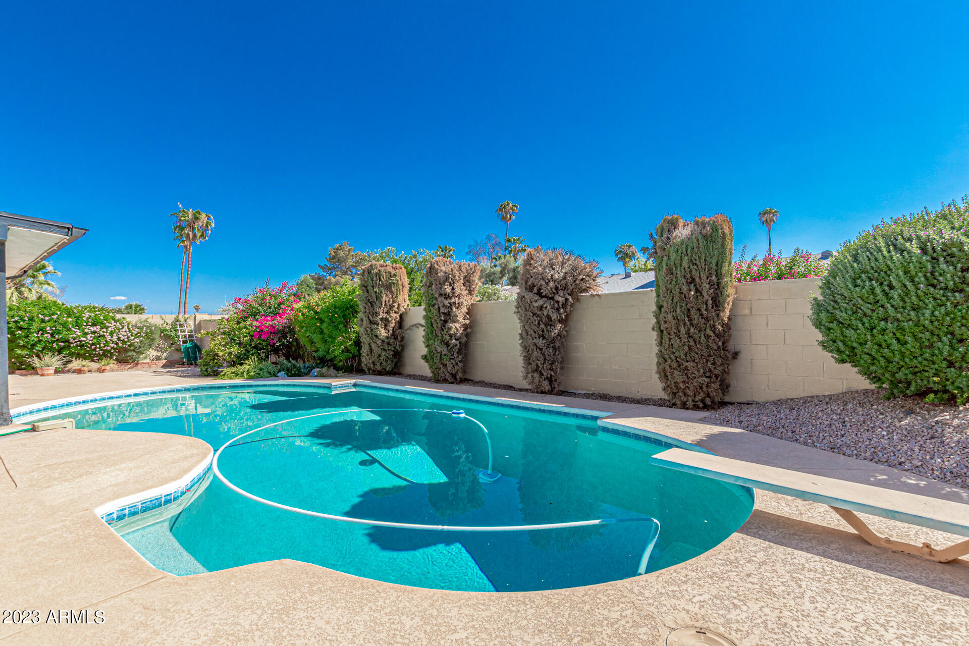 1113 E LODGE Drive