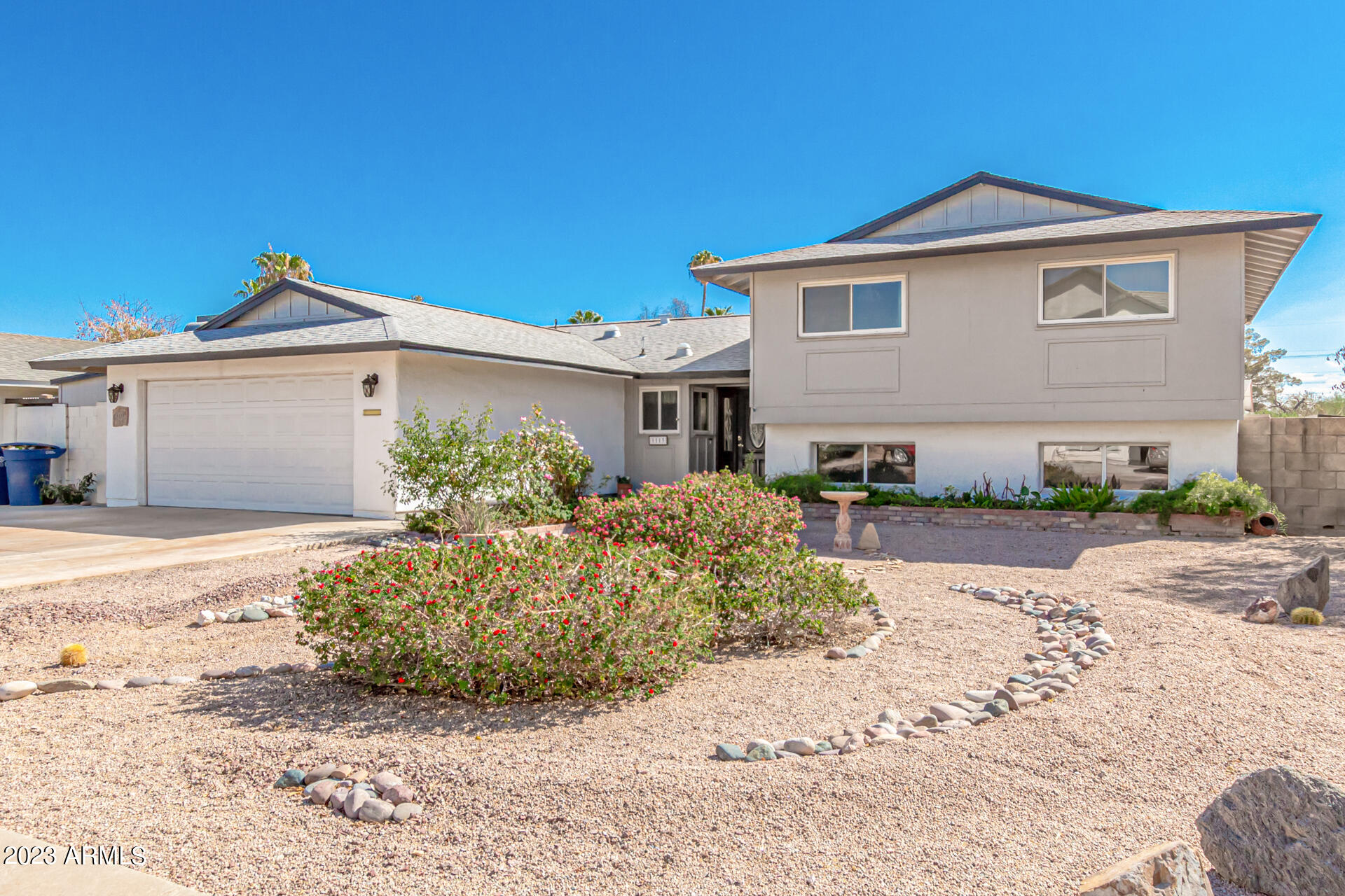 1113 E LODGE Drive