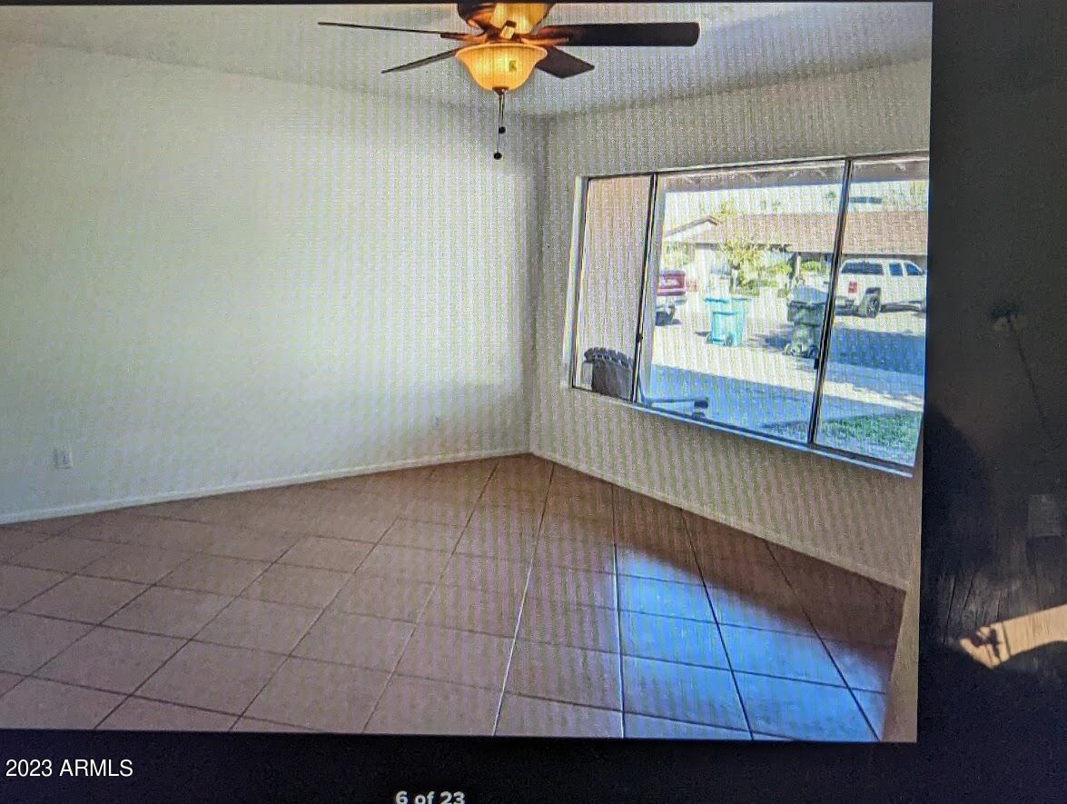 2307 W ALTADENA Avenue