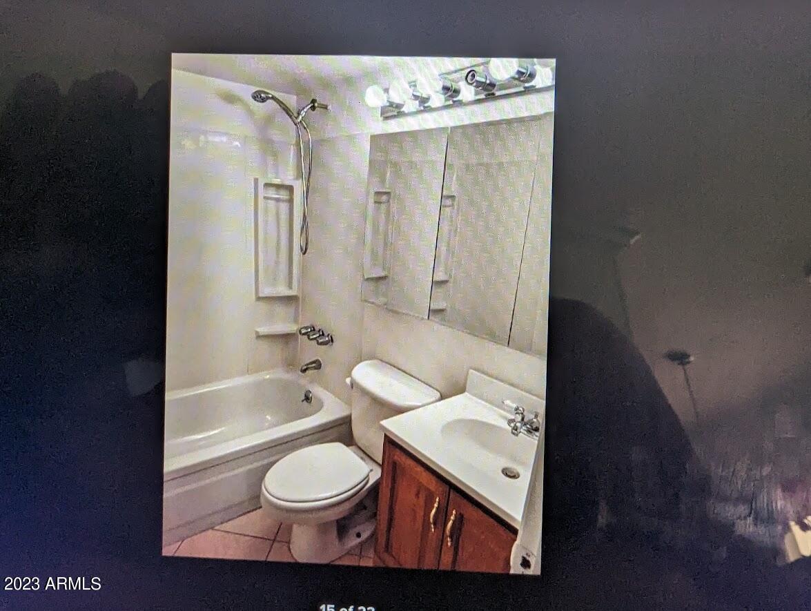 2307 W ALTADENA Avenue