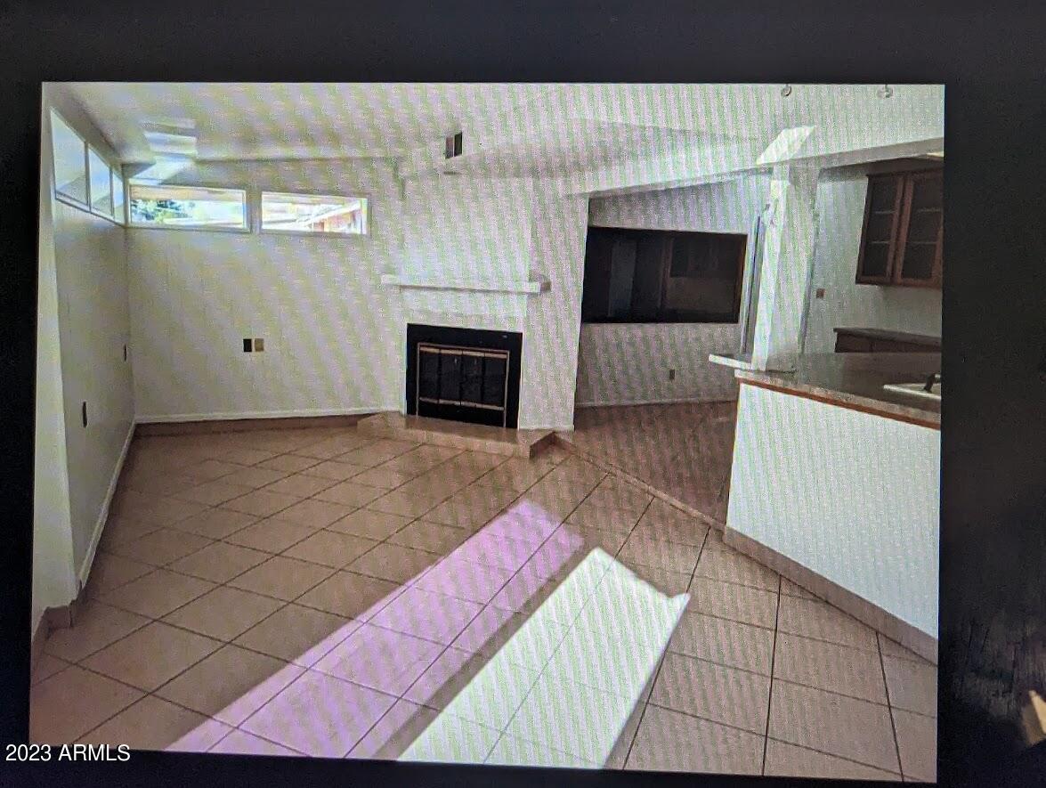 2307 W ALTADENA Avenue