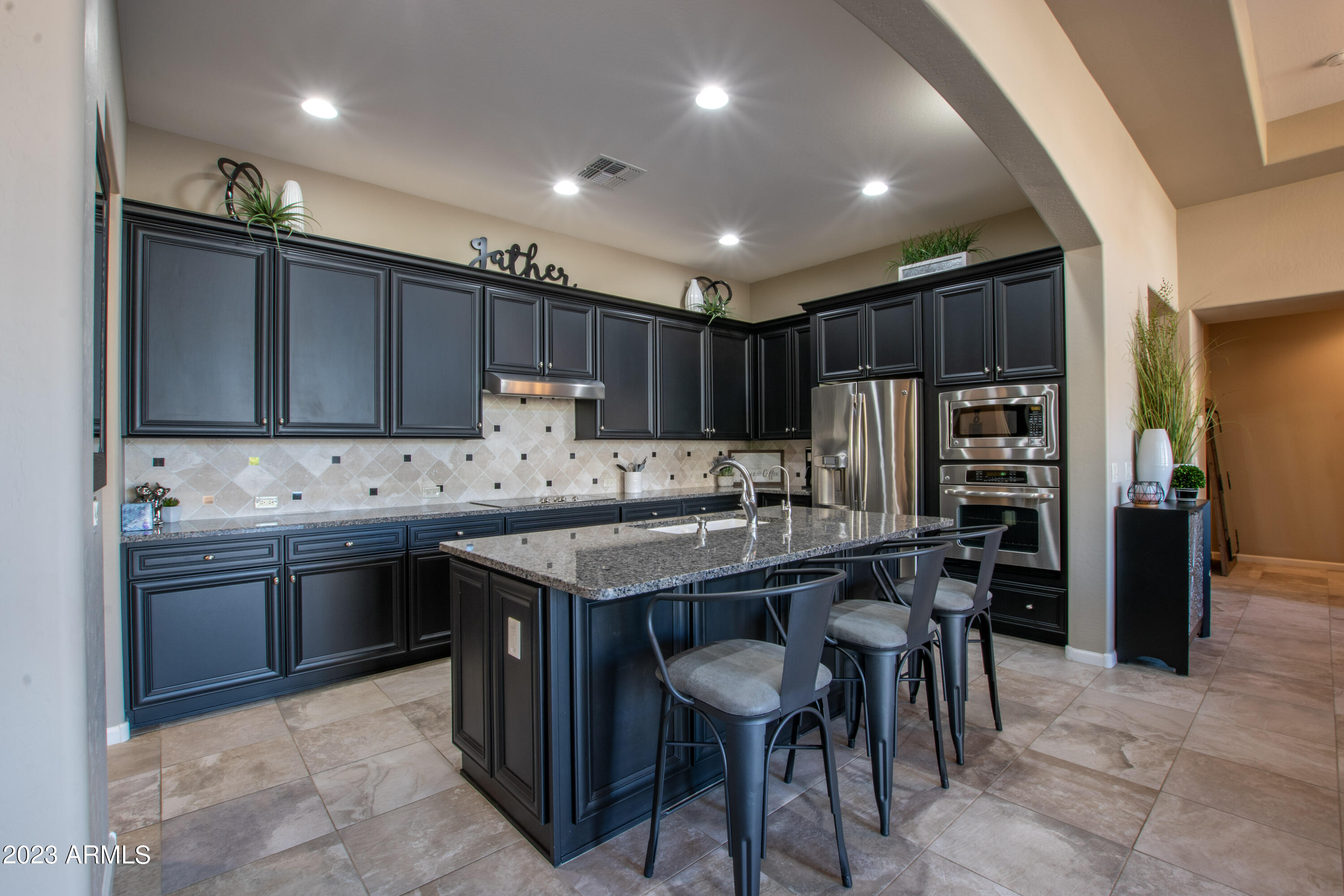 16780 W HOLLY Street