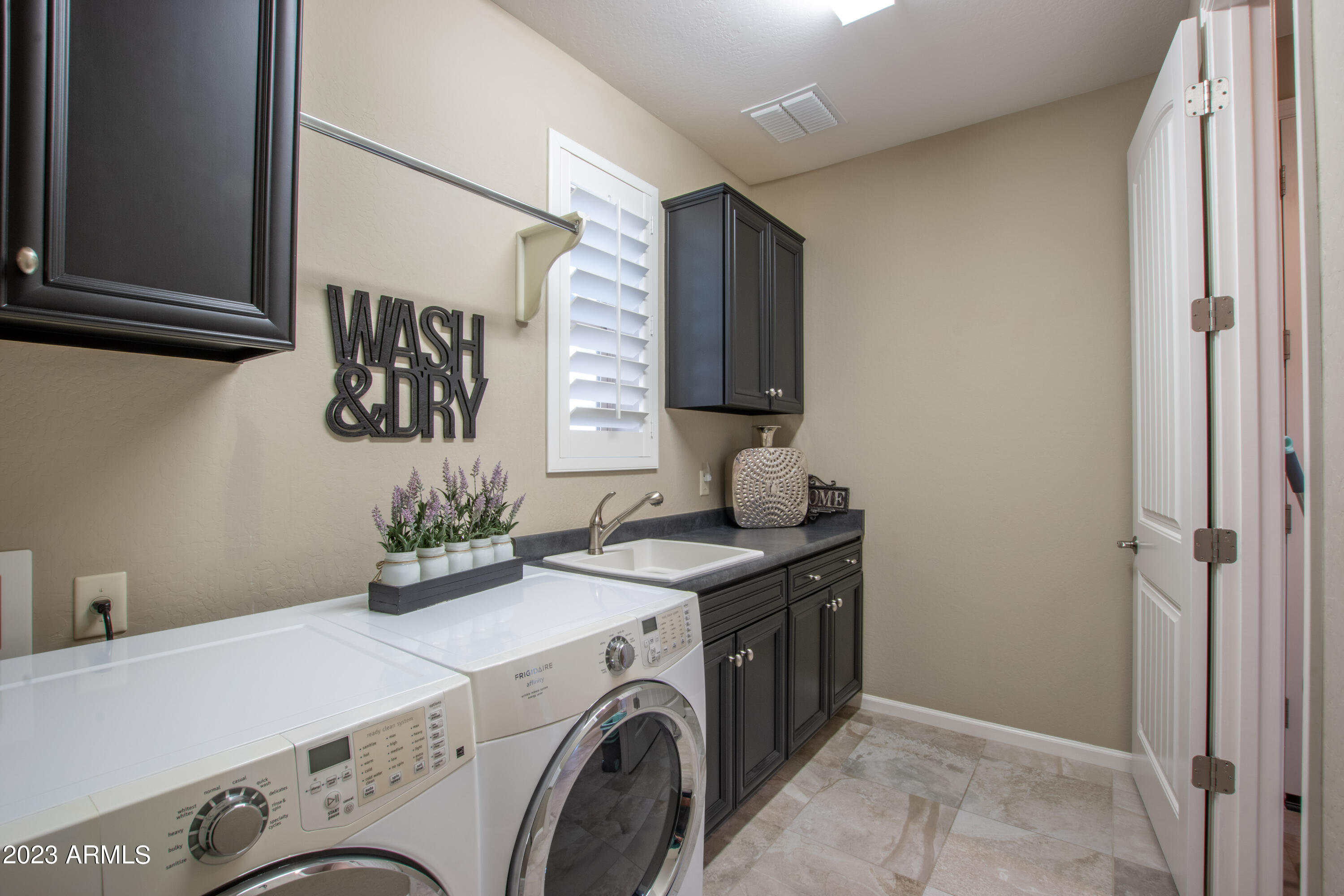 16780 W HOLLY Street