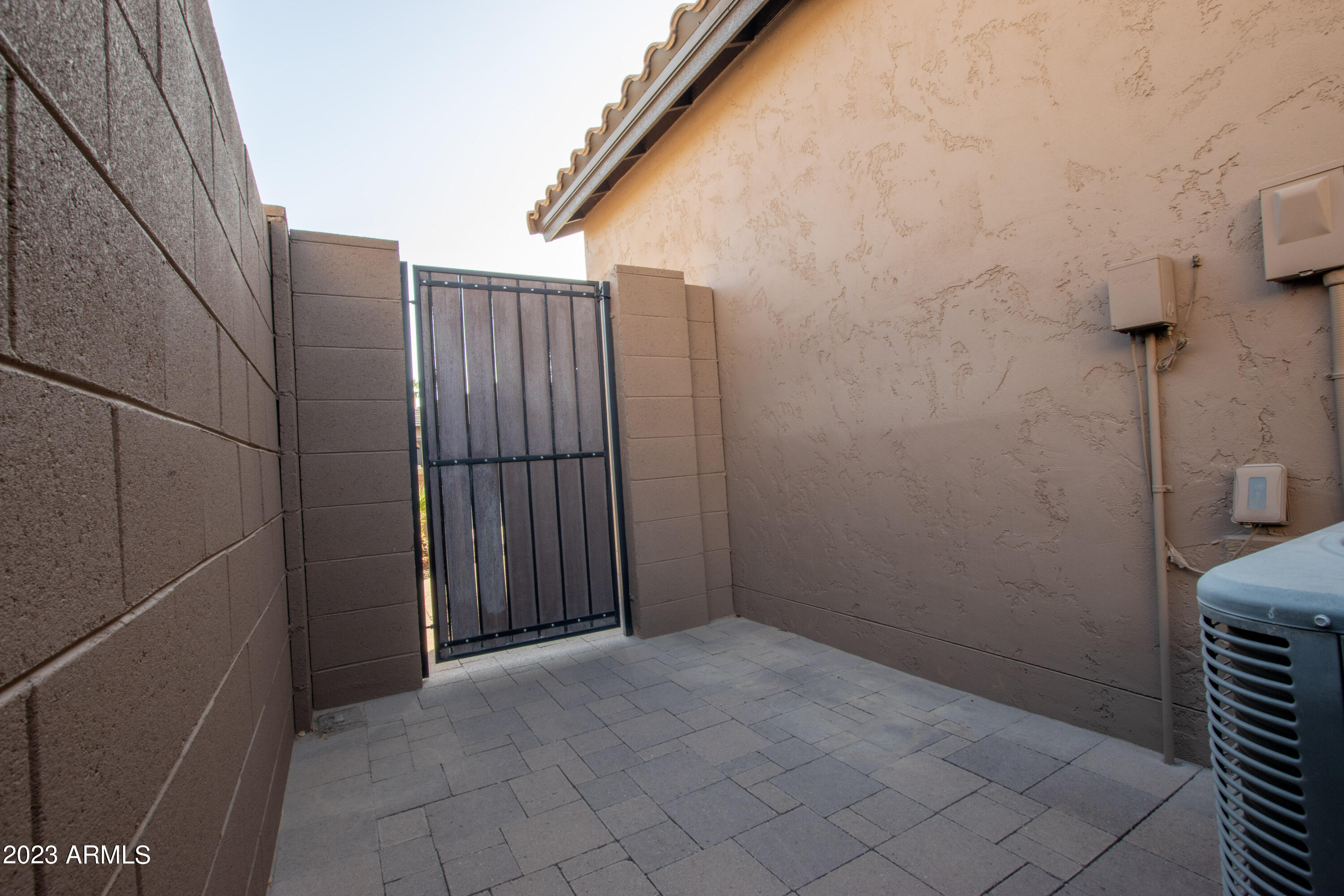 16780 W HOLLY Street