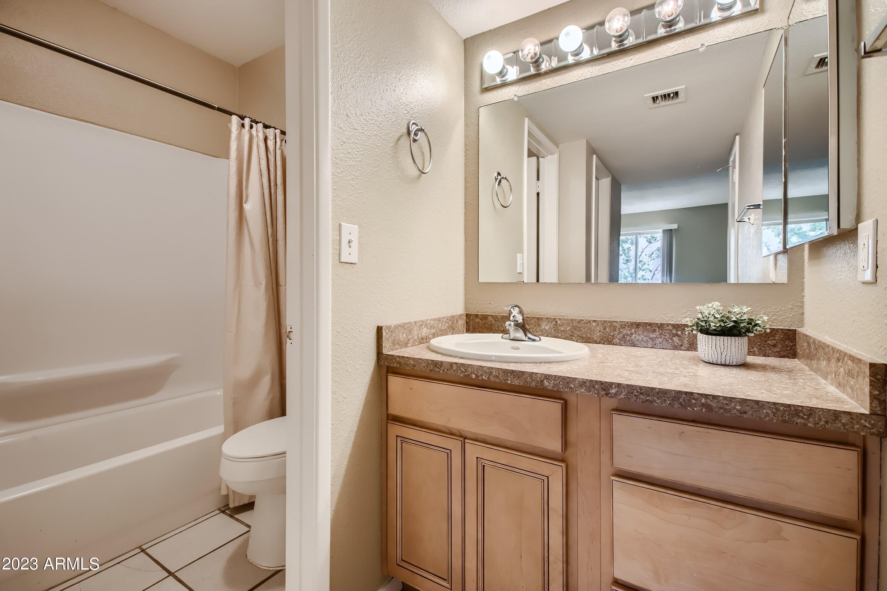 4554 E PARADISE VILLAGE Parkway N, 233