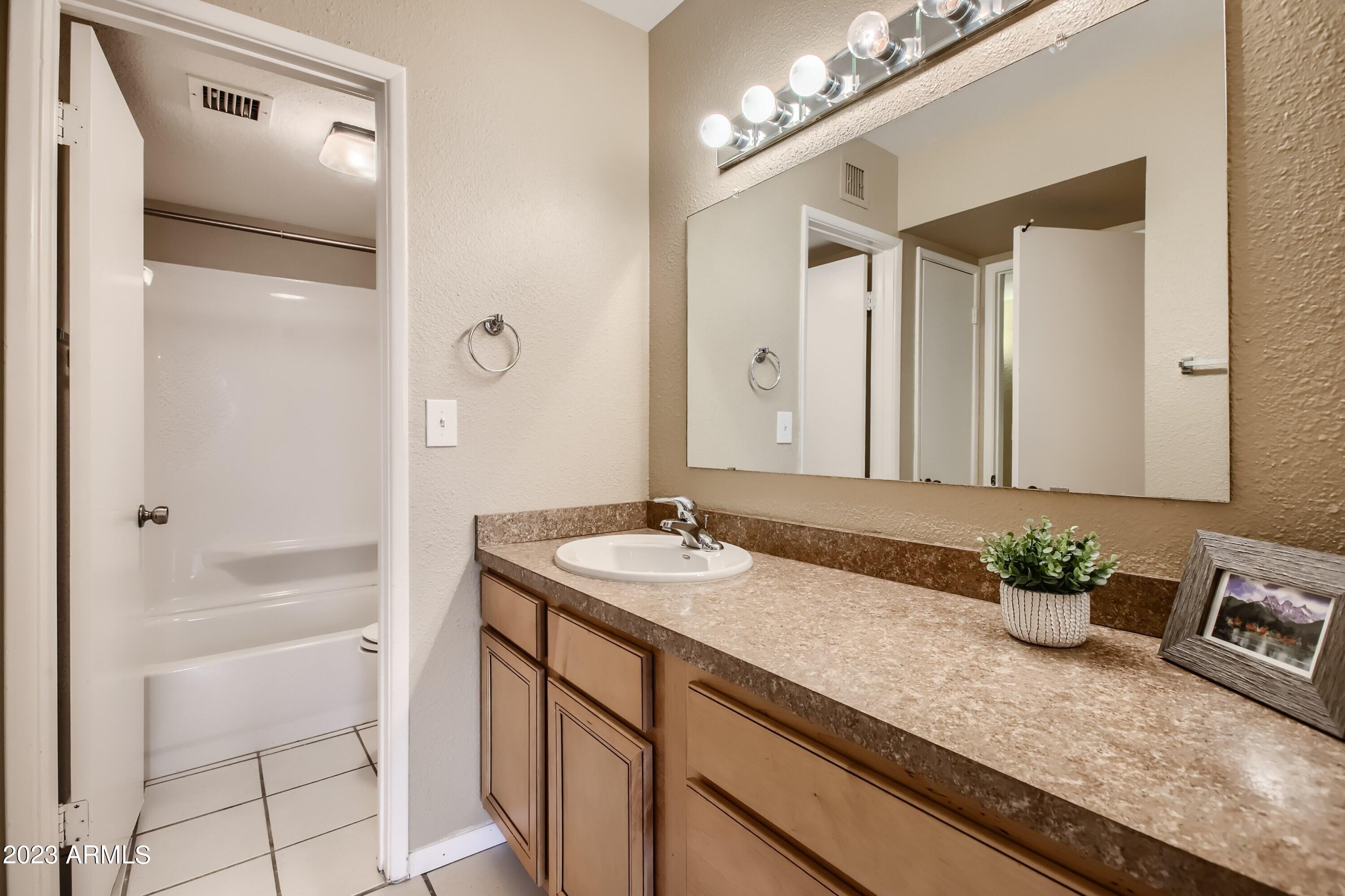 4554 E PARADISE VILLAGE Parkway N, 233