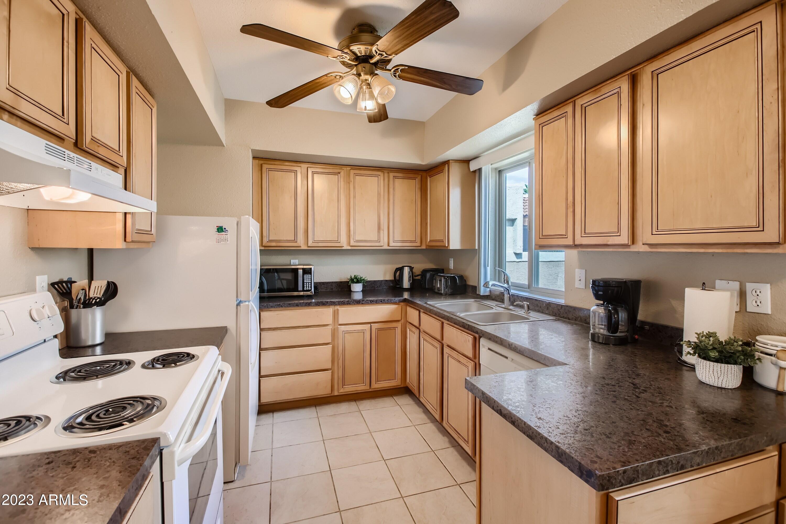 4554 E PARADISE VILLAGE Parkway N, 233