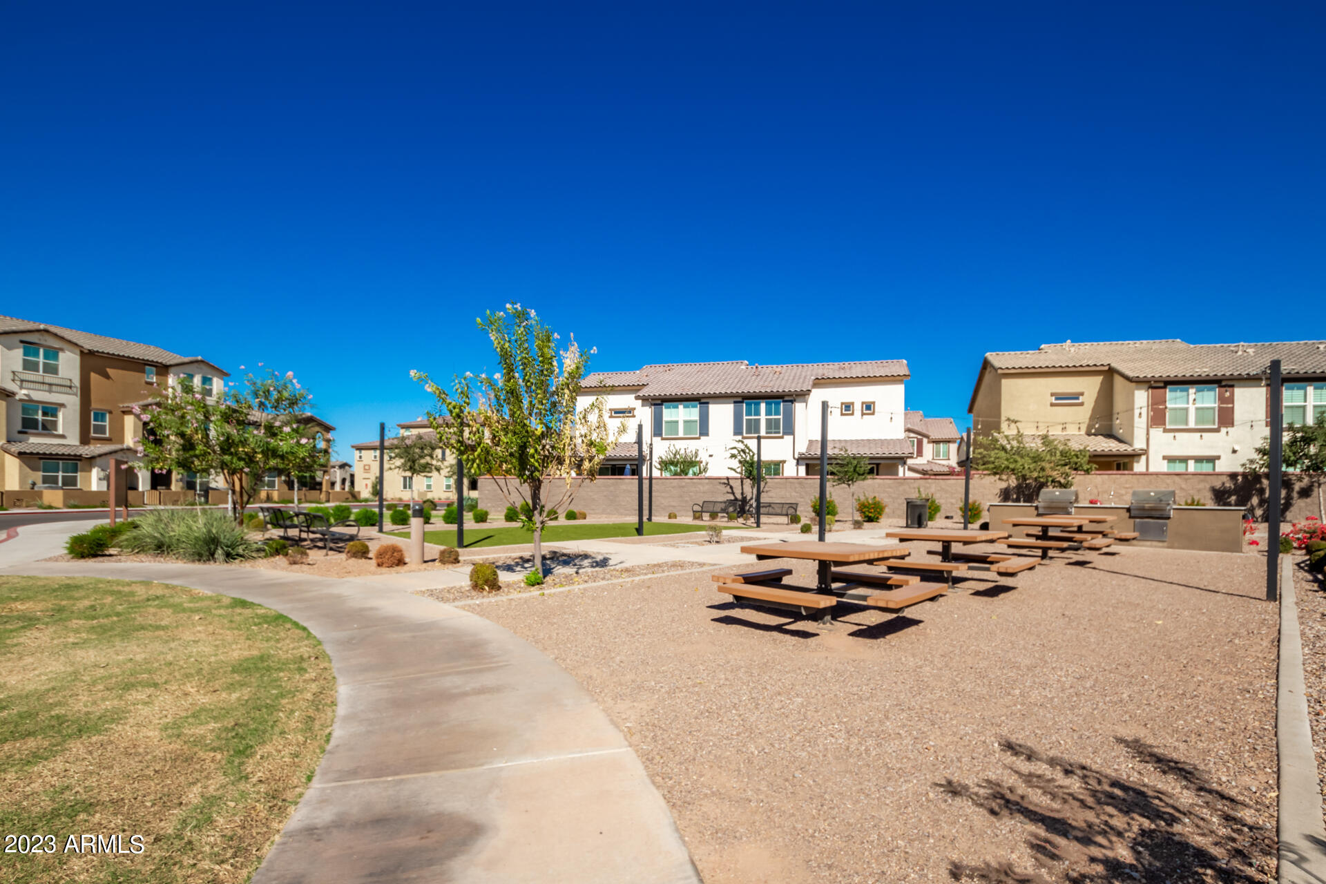 1255 N ARIZONA Avenue, 1170