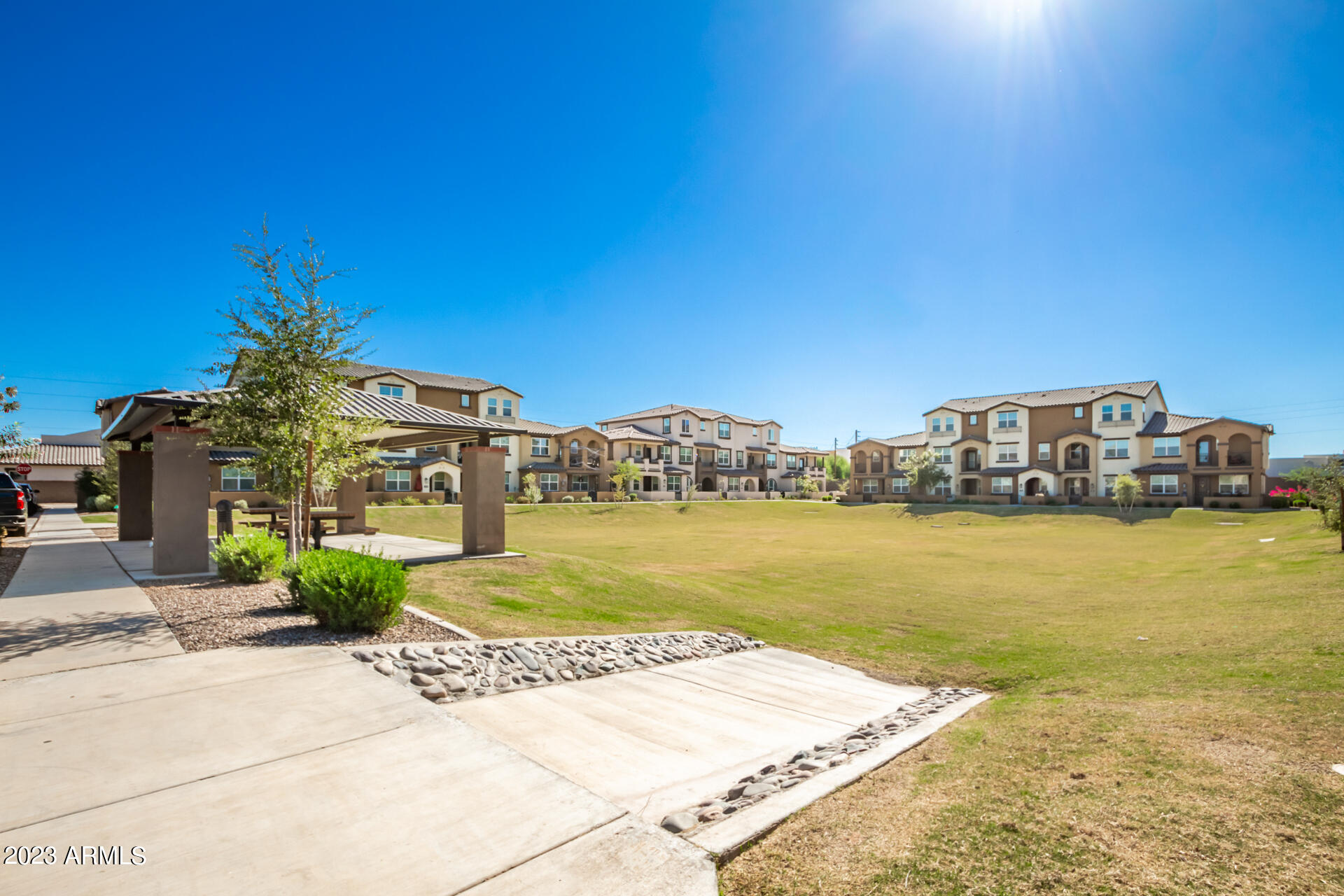 1255 N ARIZONA Avenue, 1170