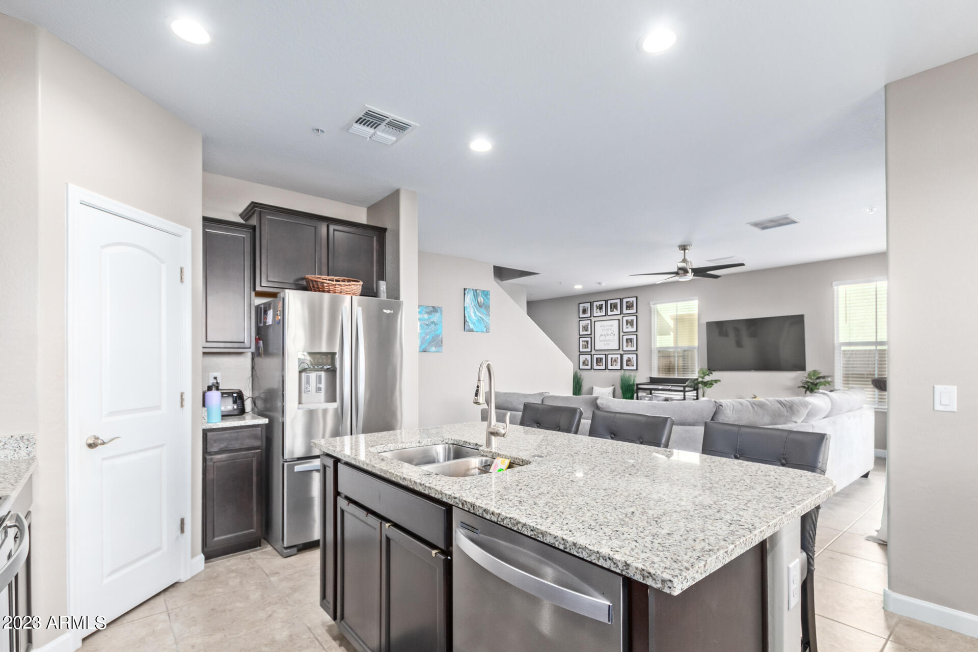 1255 N ARIZONA Avenue, 1170