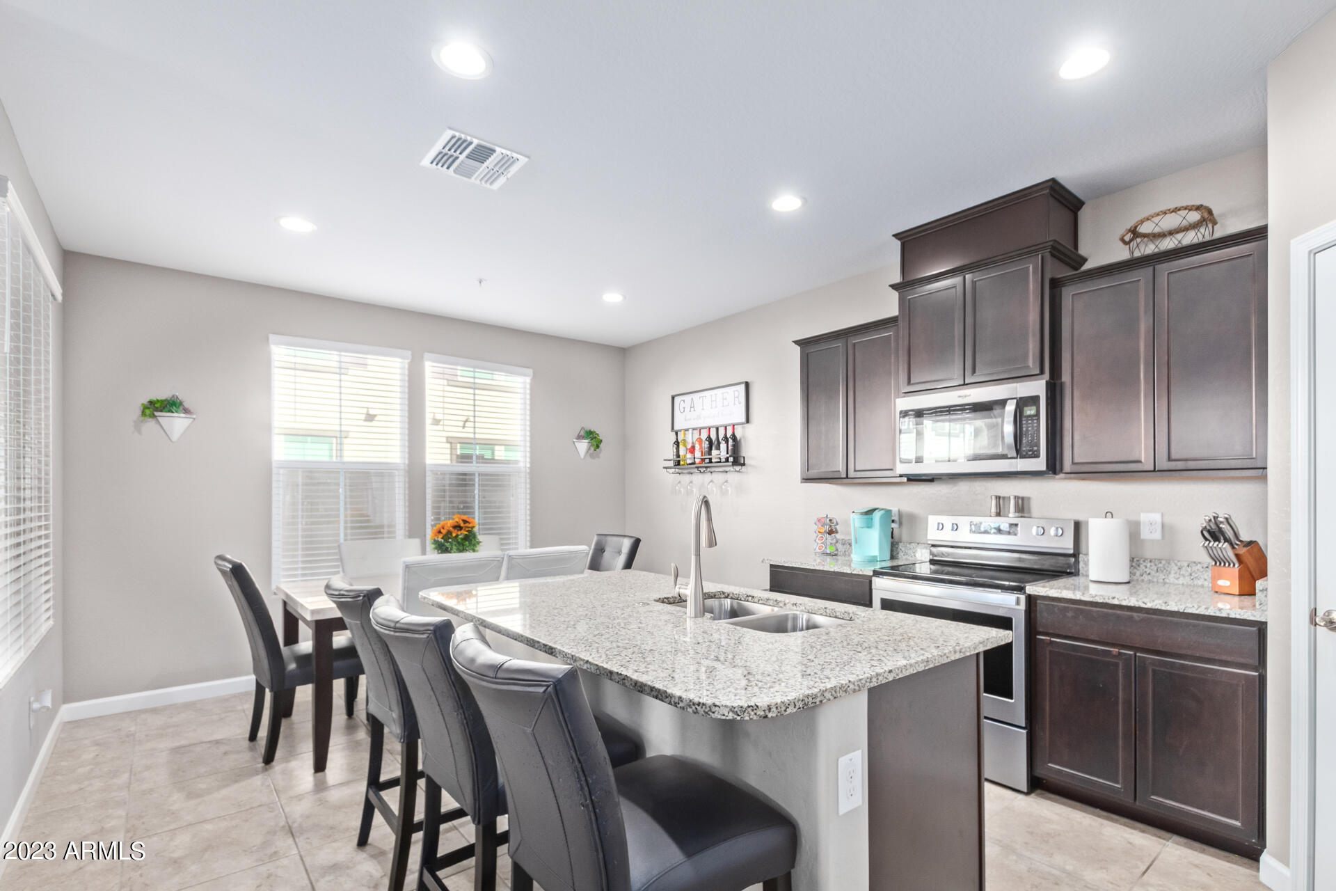 1255 N ARIZONA Avenue, 1170