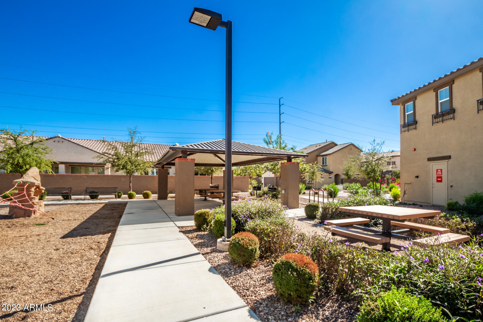 1255 N ARIZONA Avenue, 1170