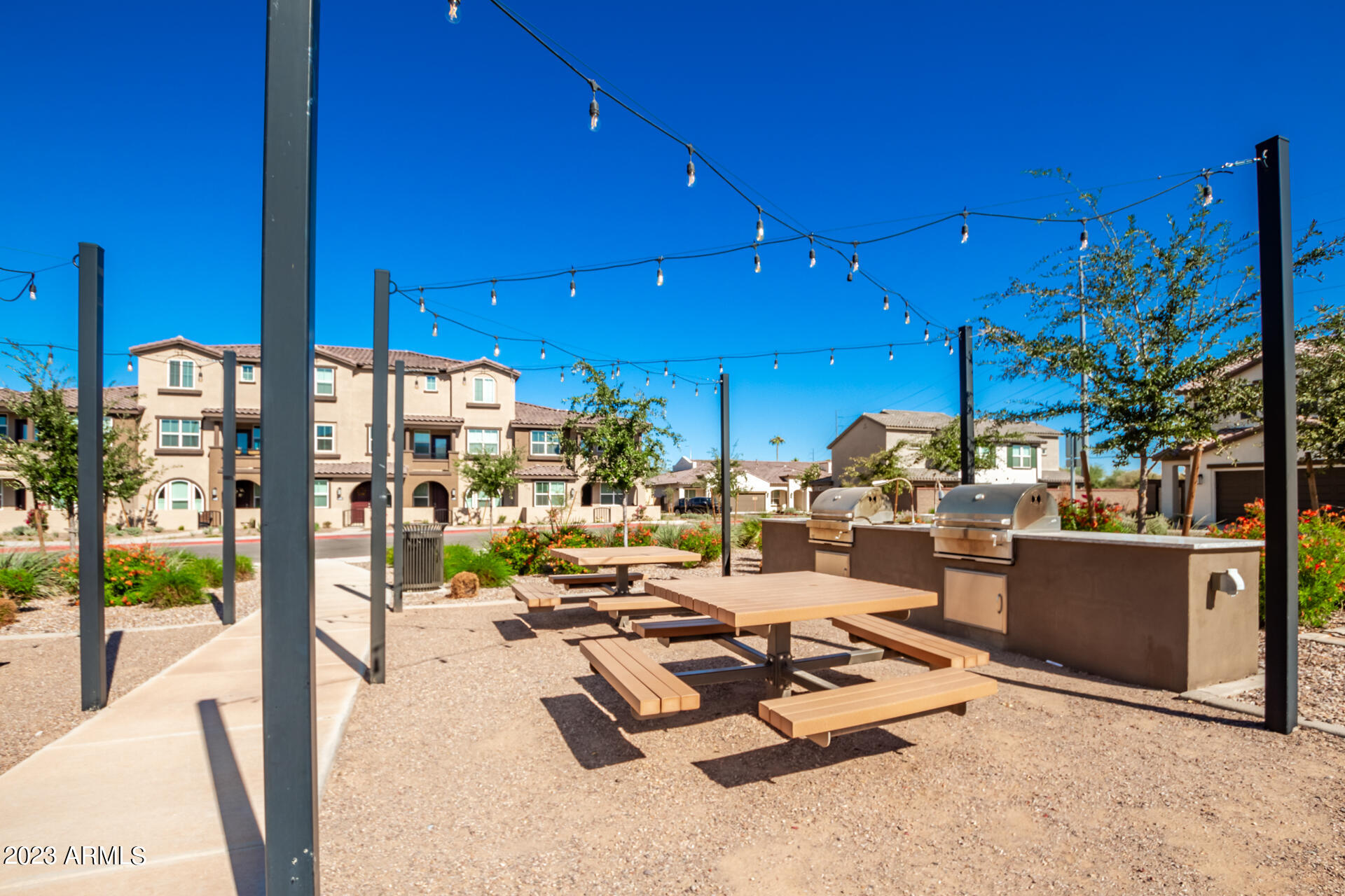 1255 N ARIZONA Avenue, 1170