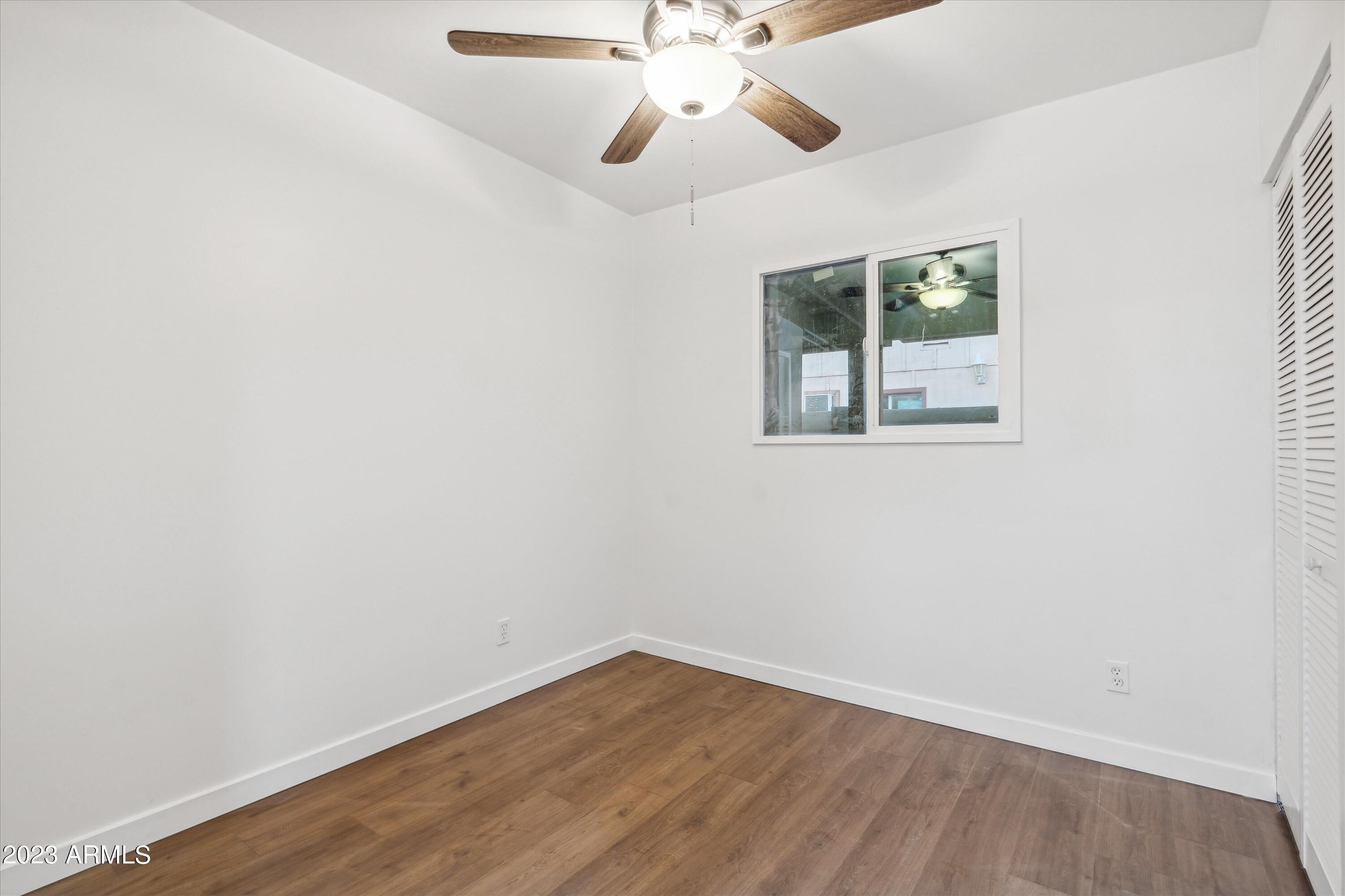 2214 W PARADISE Drive