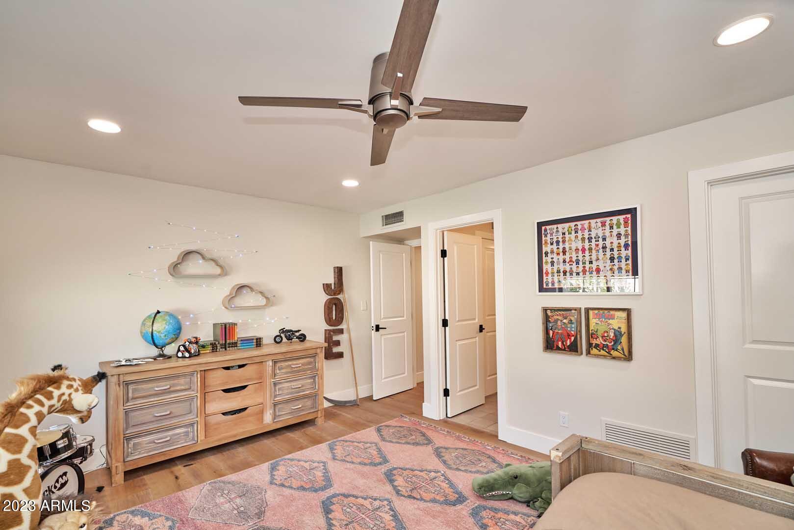 8430 E Via De Encanto