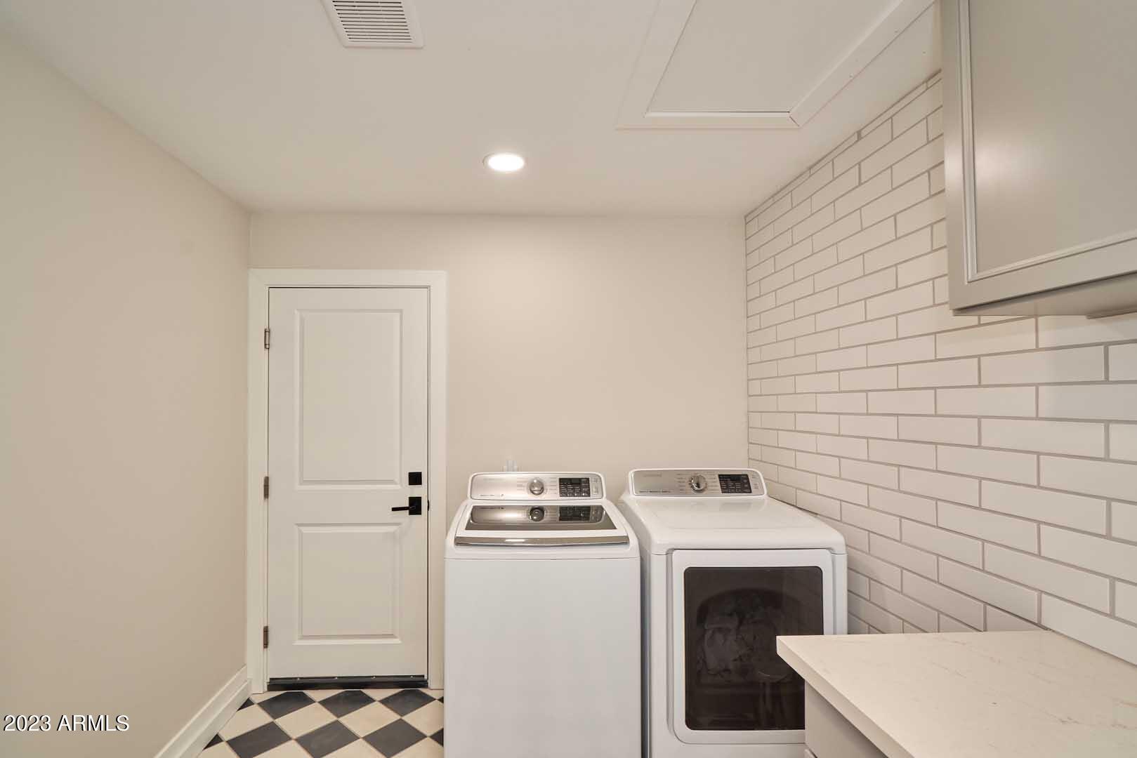 8430 E Via De Encanto