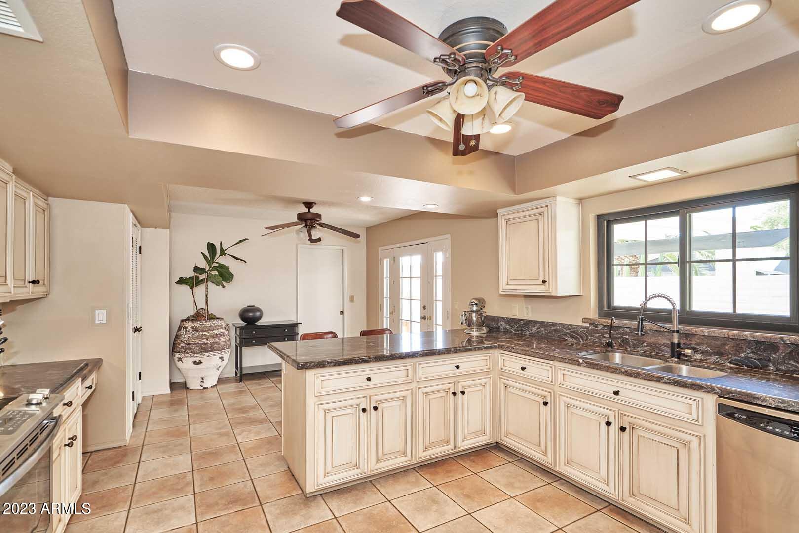 8430 E Via De Encanto