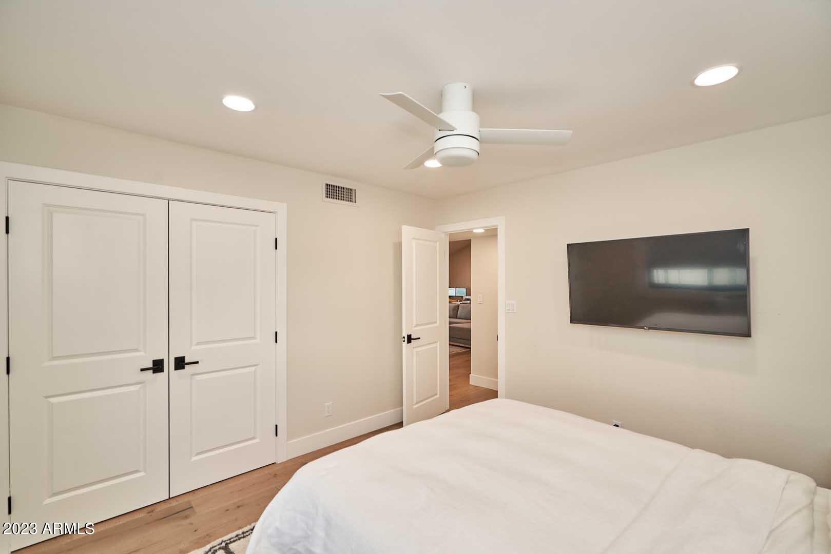 8430 E Via De Encanto