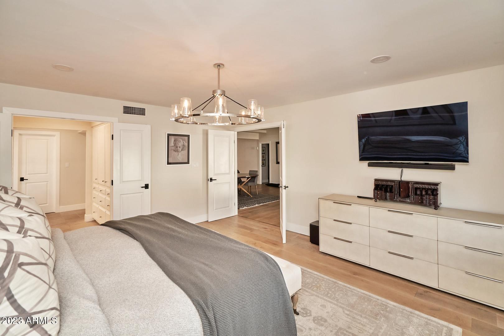 8430 E Via De Encanto