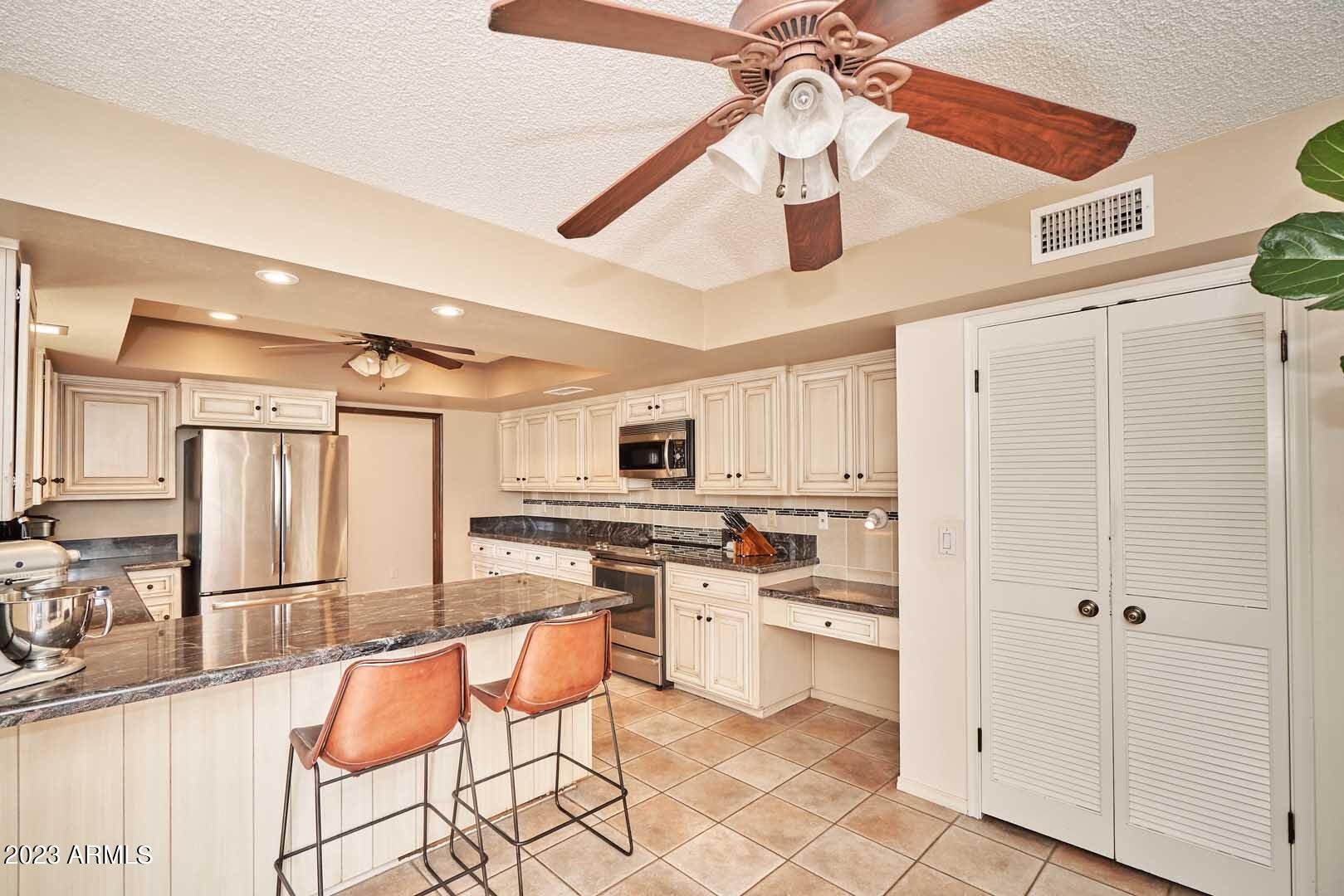 8430 E Via De Encanto