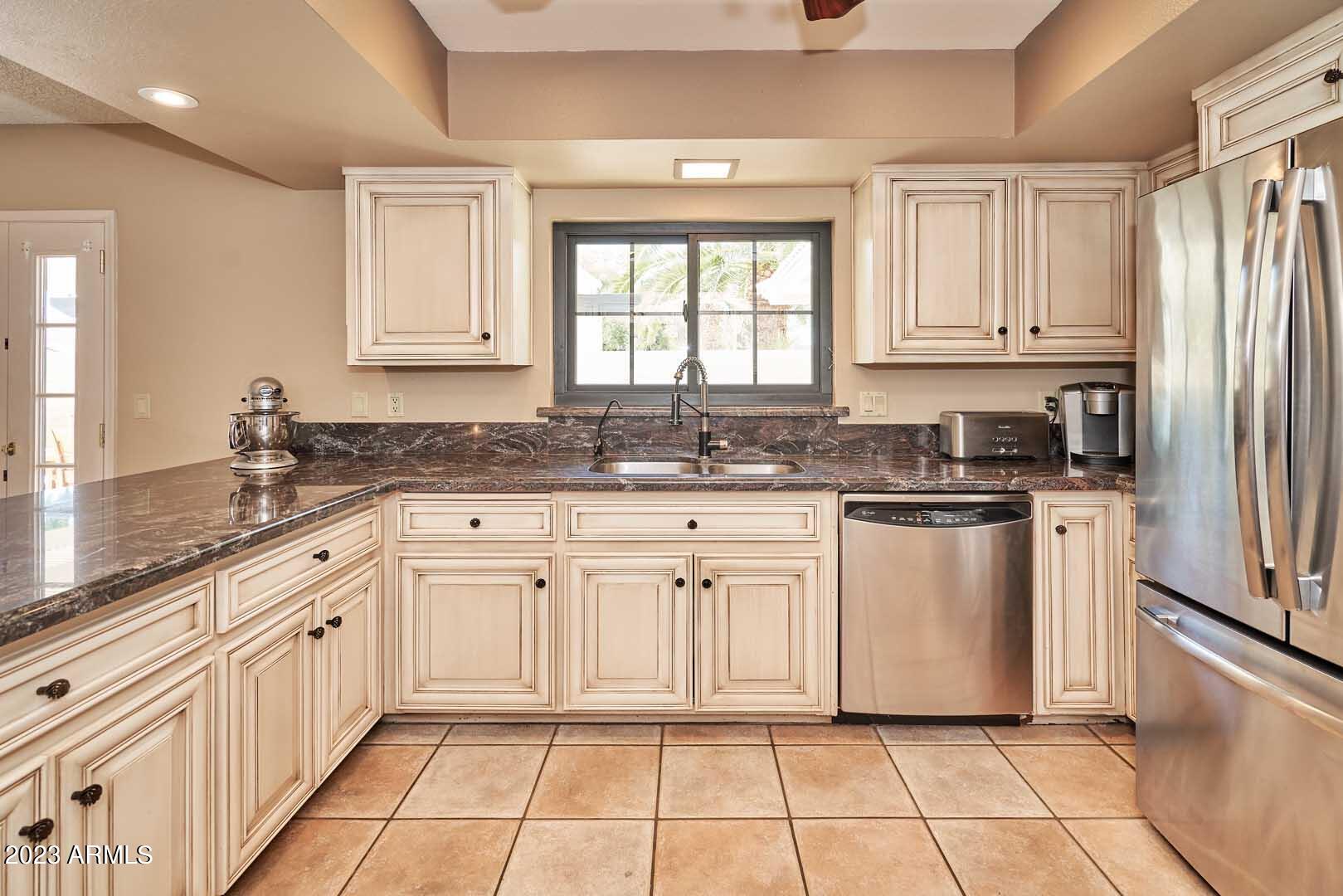 8430 E Via De Encanto