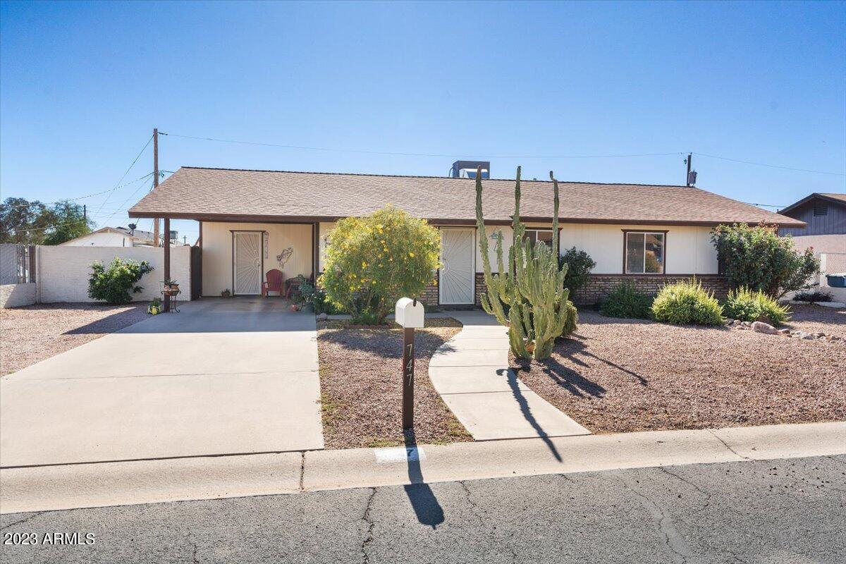 747 E Quail Avenue