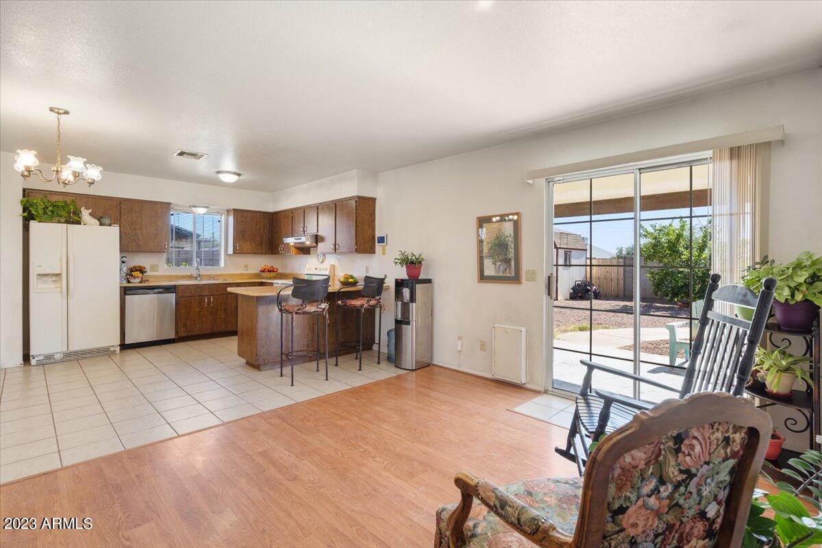 747 E Quail Avenue