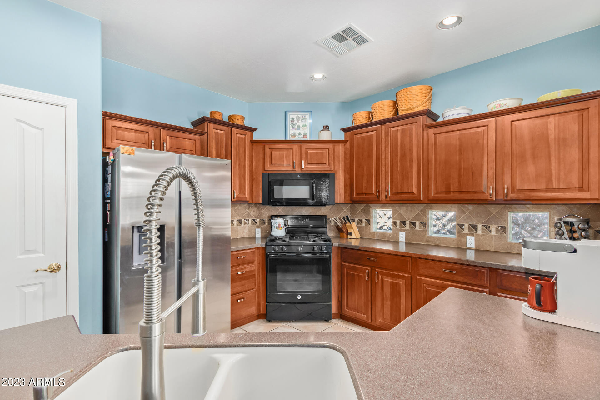 3021 S ABBEY Circle
