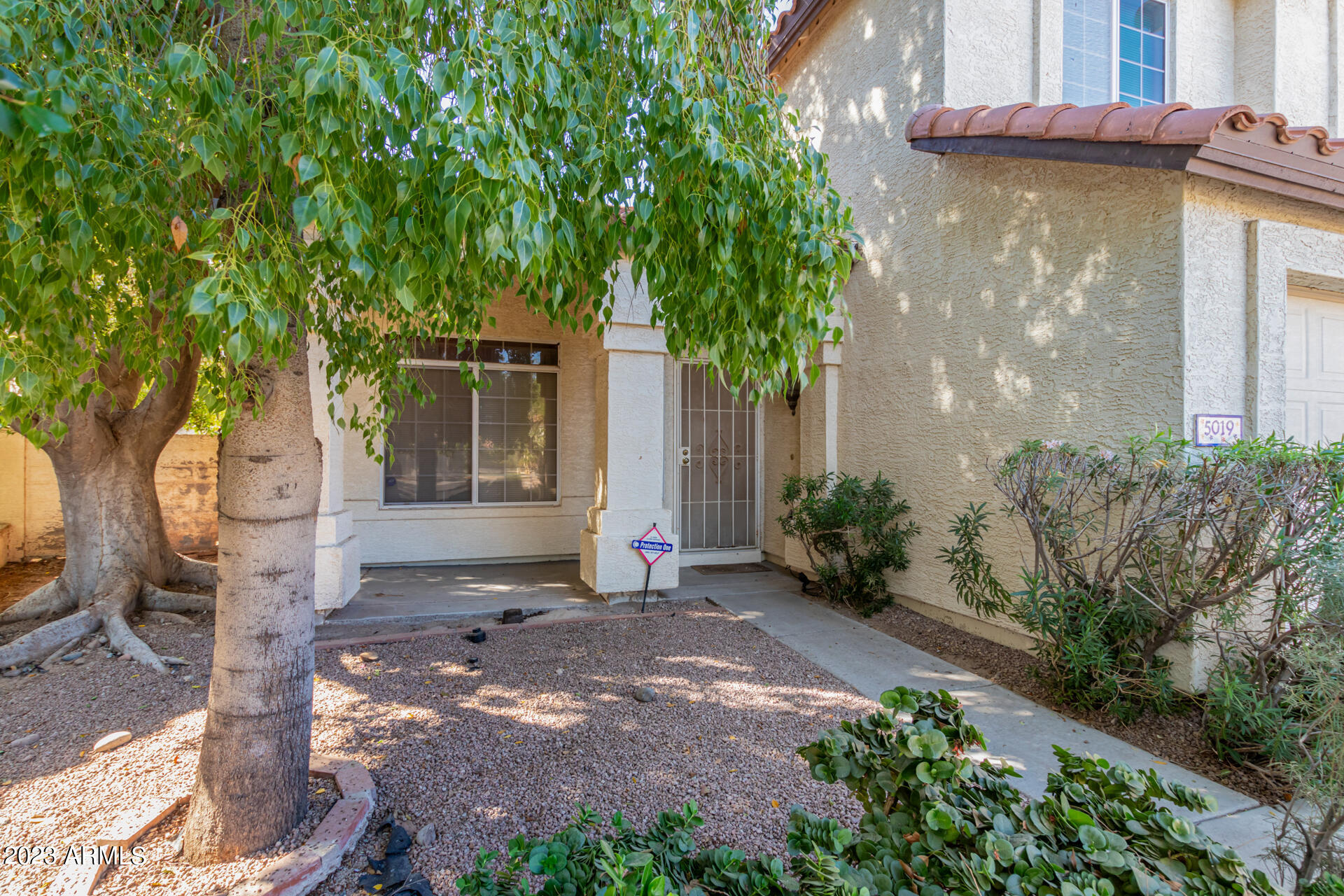 5019 E VAUGHN Drive