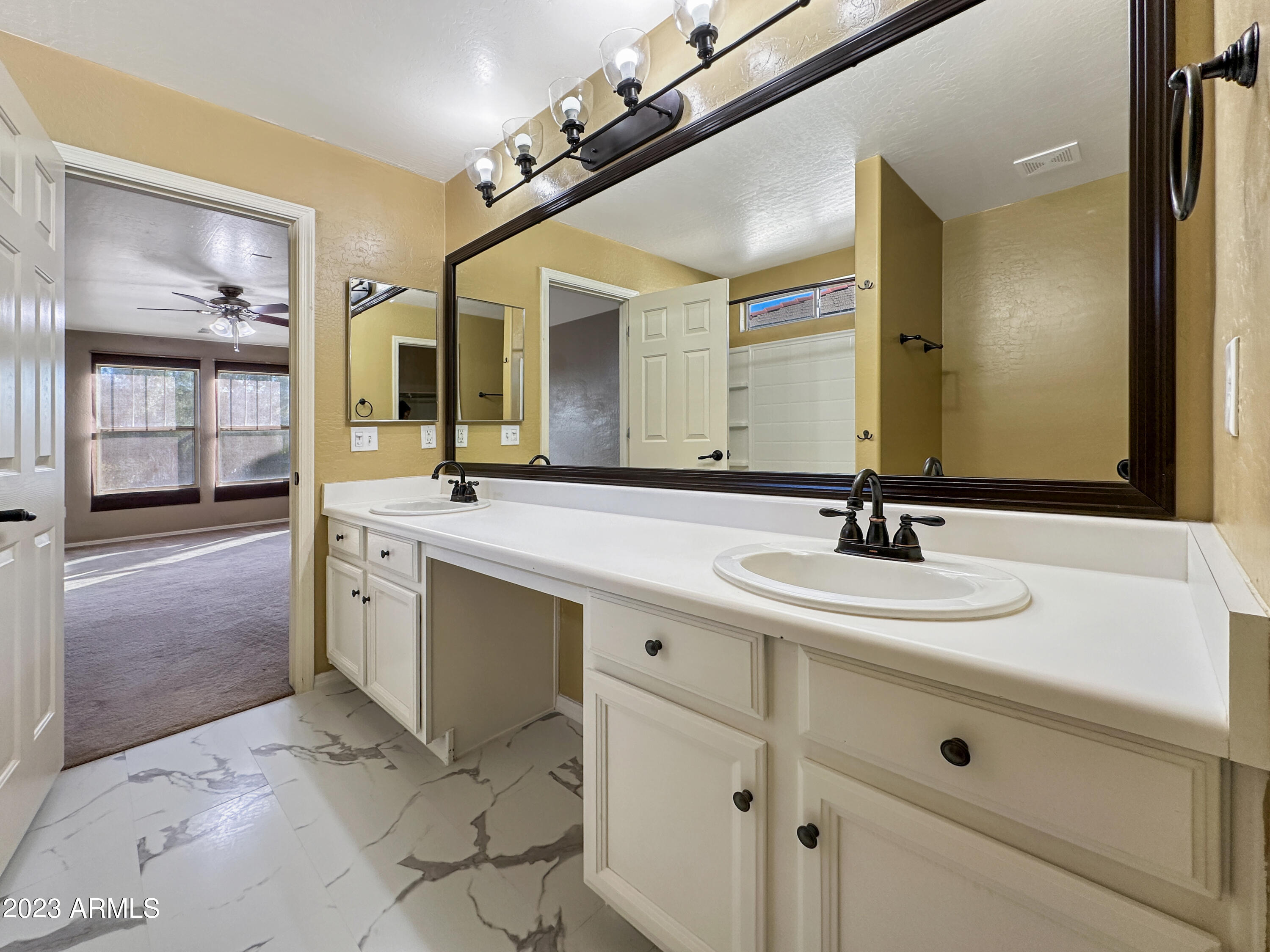 6058 N FLORENCE Avenue