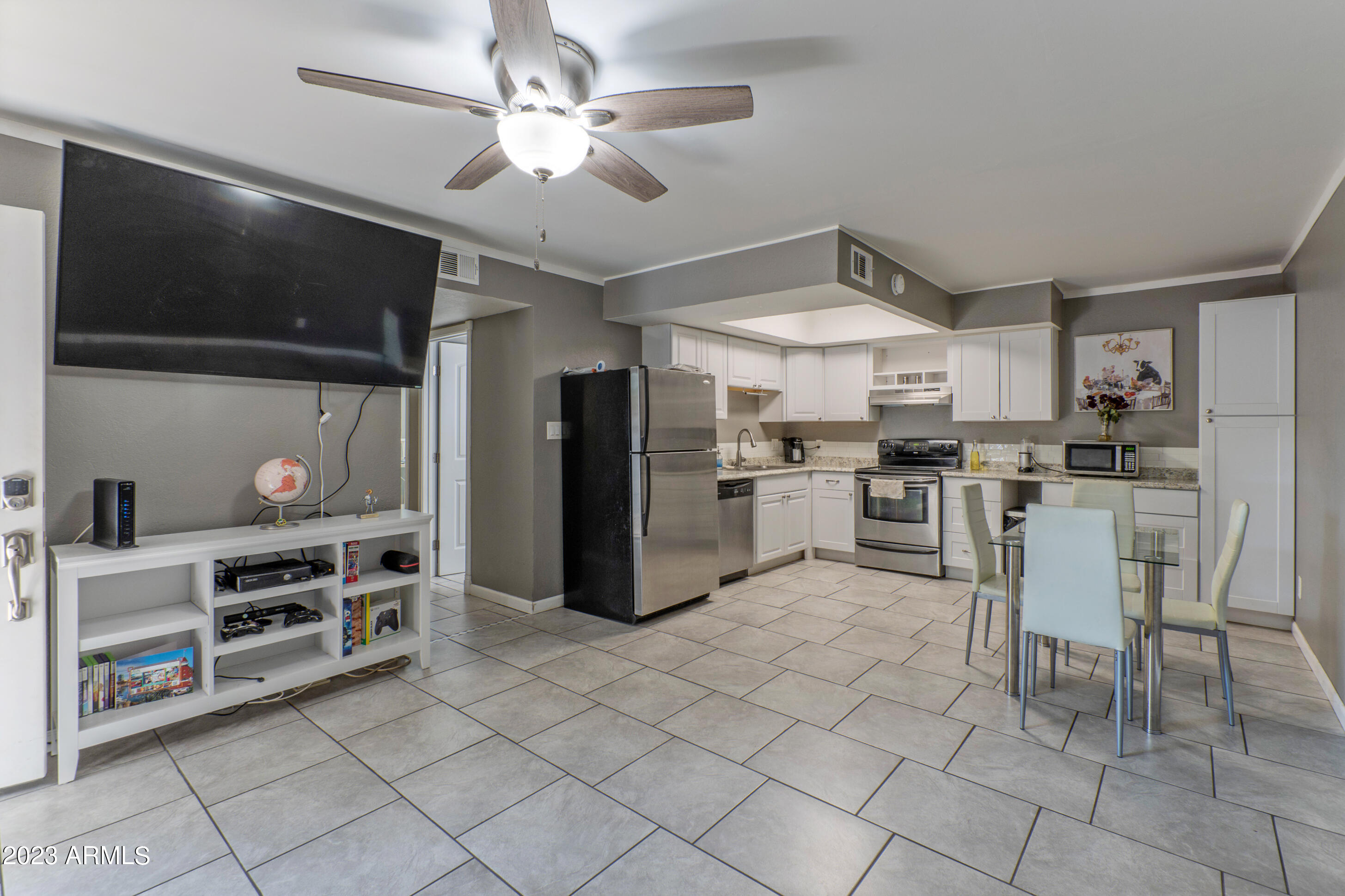 303 E LUDLOW Drive