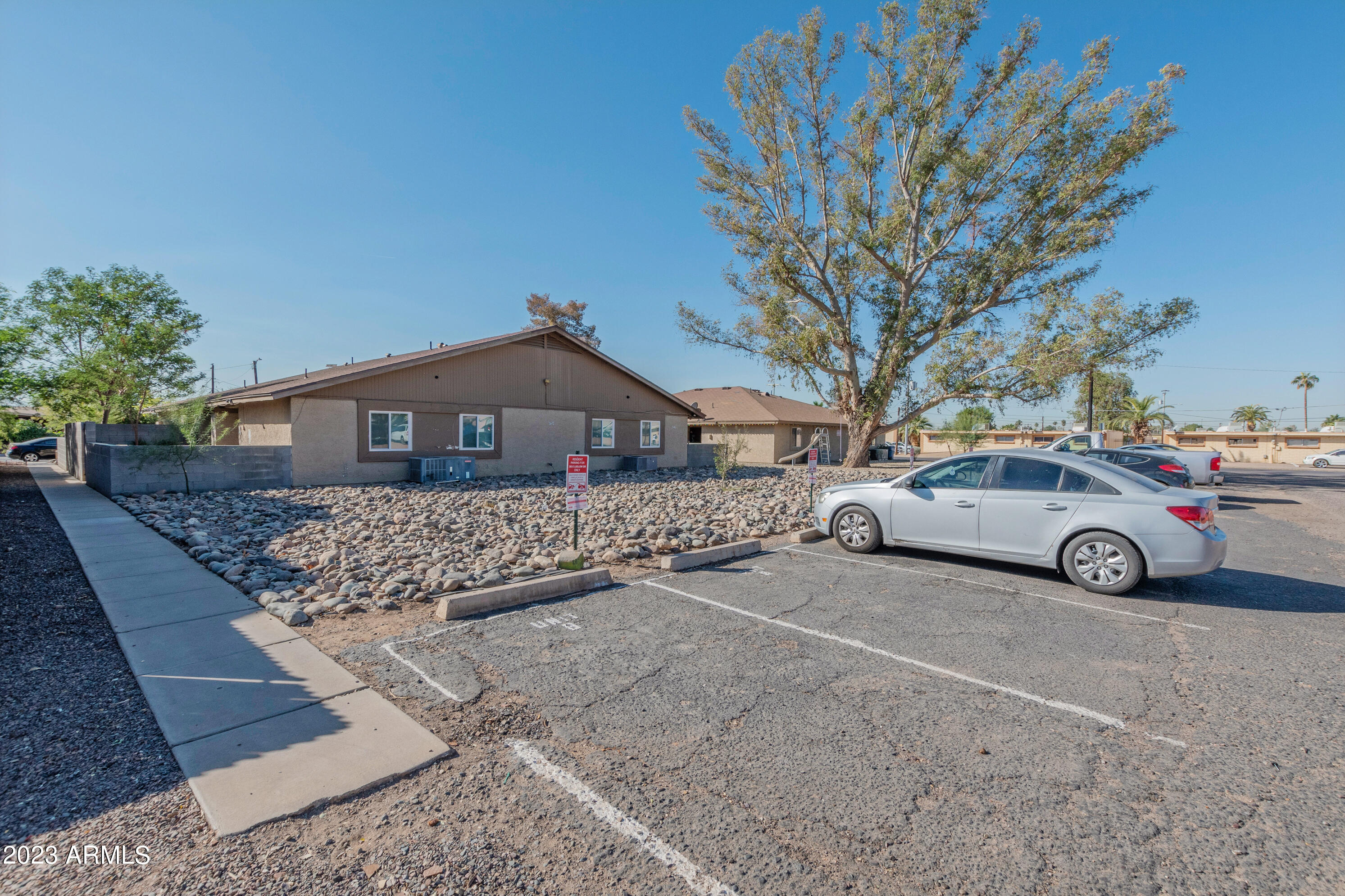 303 E LUDLOW Drive