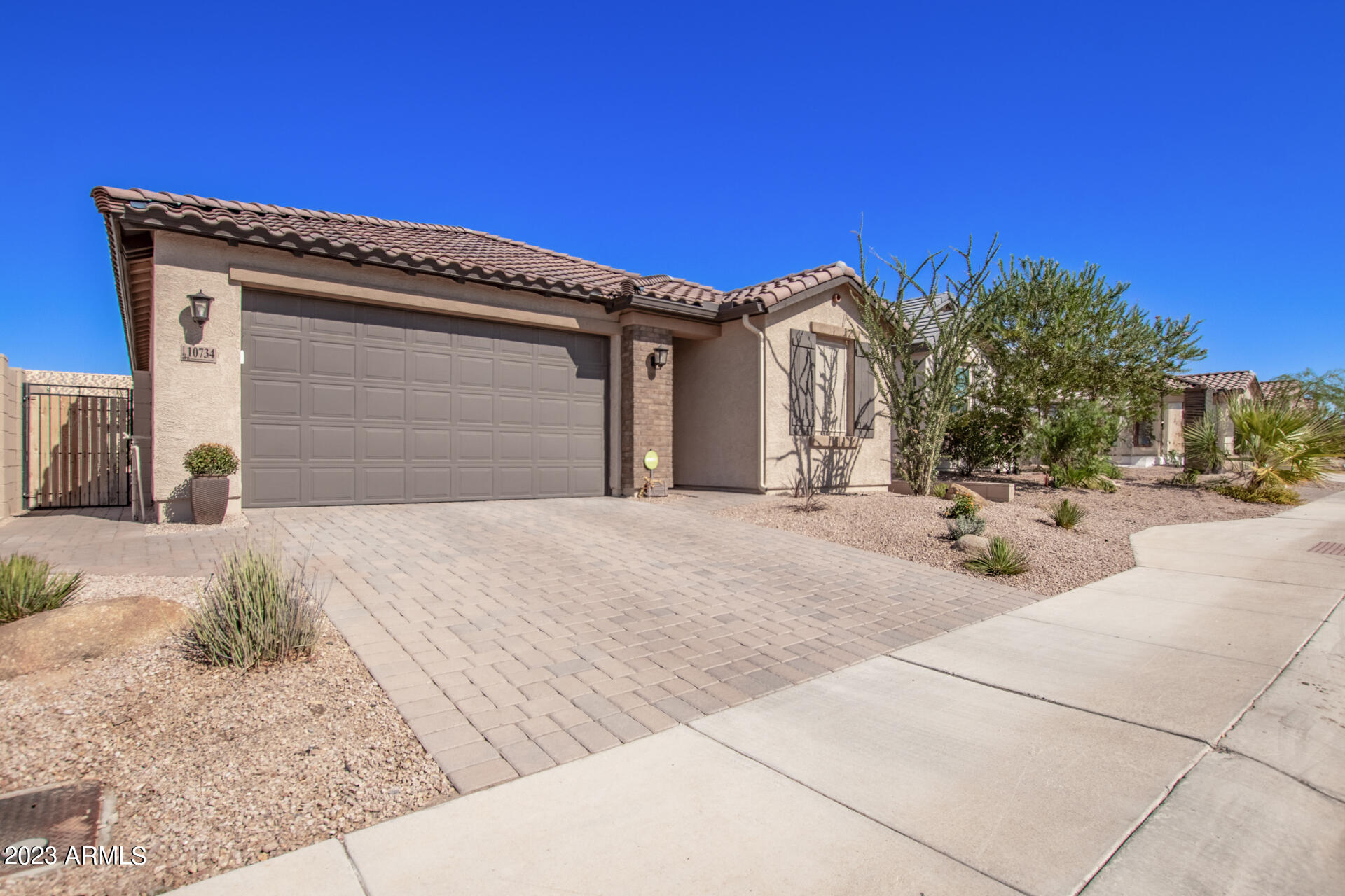 10734 W YUKON Drive