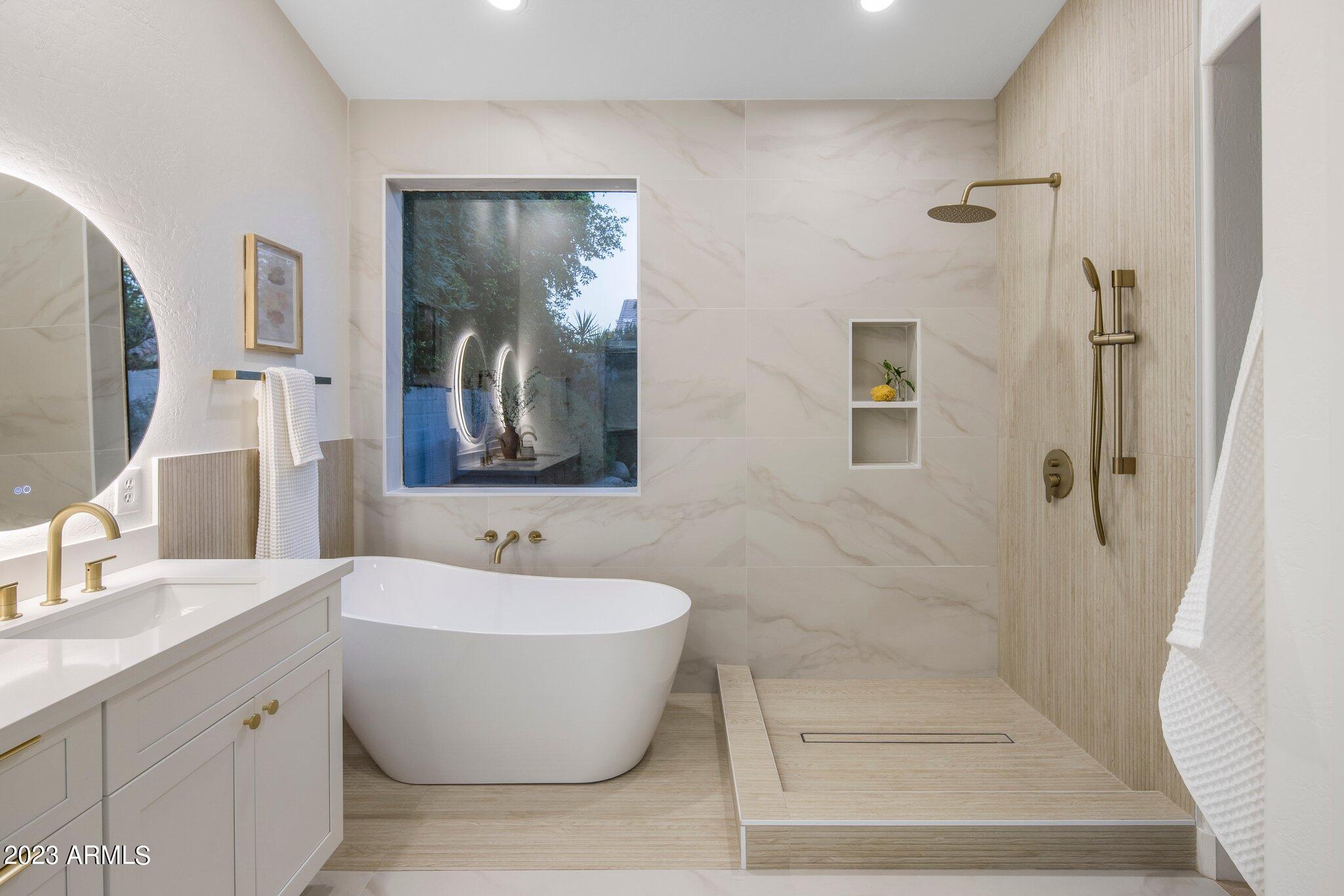 7218 E TAILFEATHER Drive