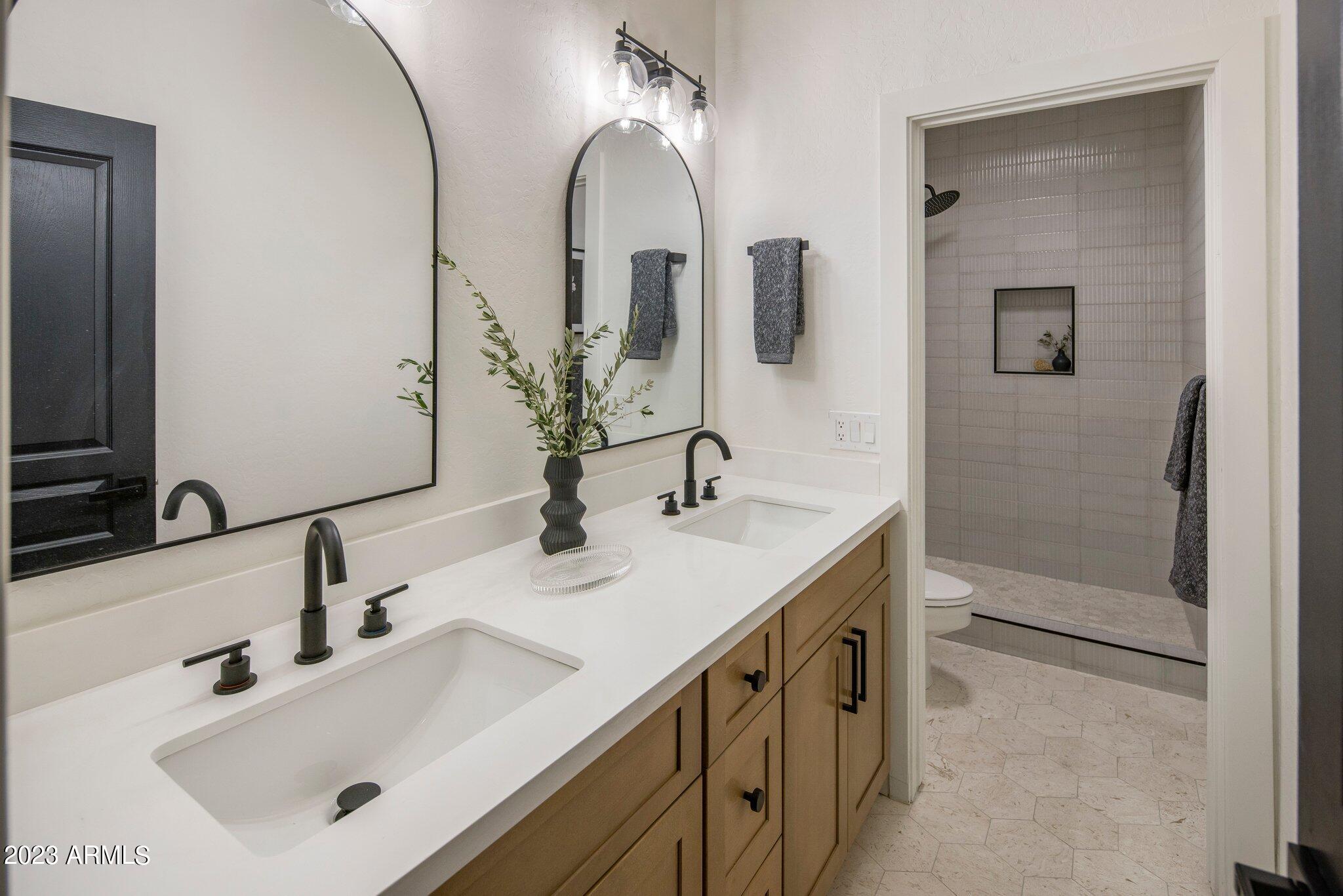 7218 E TAILFEATHER Drive