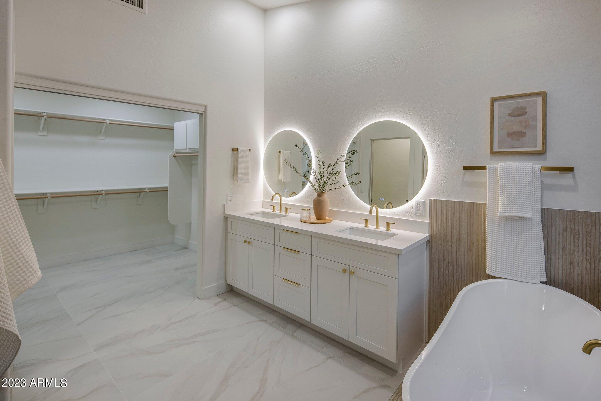 7218 E TAILFEATHER Drive