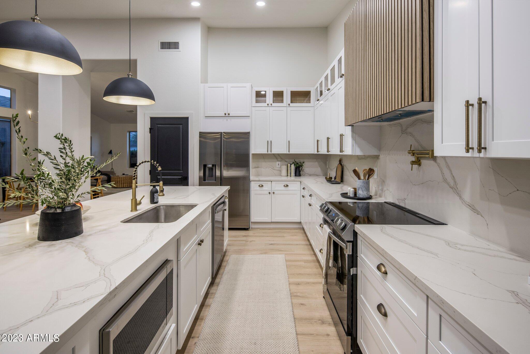 7218 E TAILFEATHER Drive